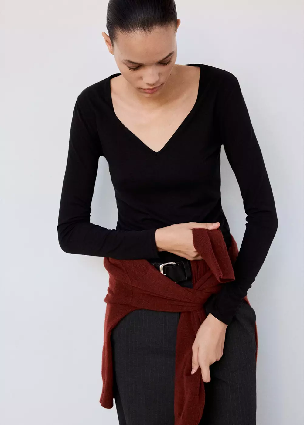 T-shirt cintré col en V, MANGO
