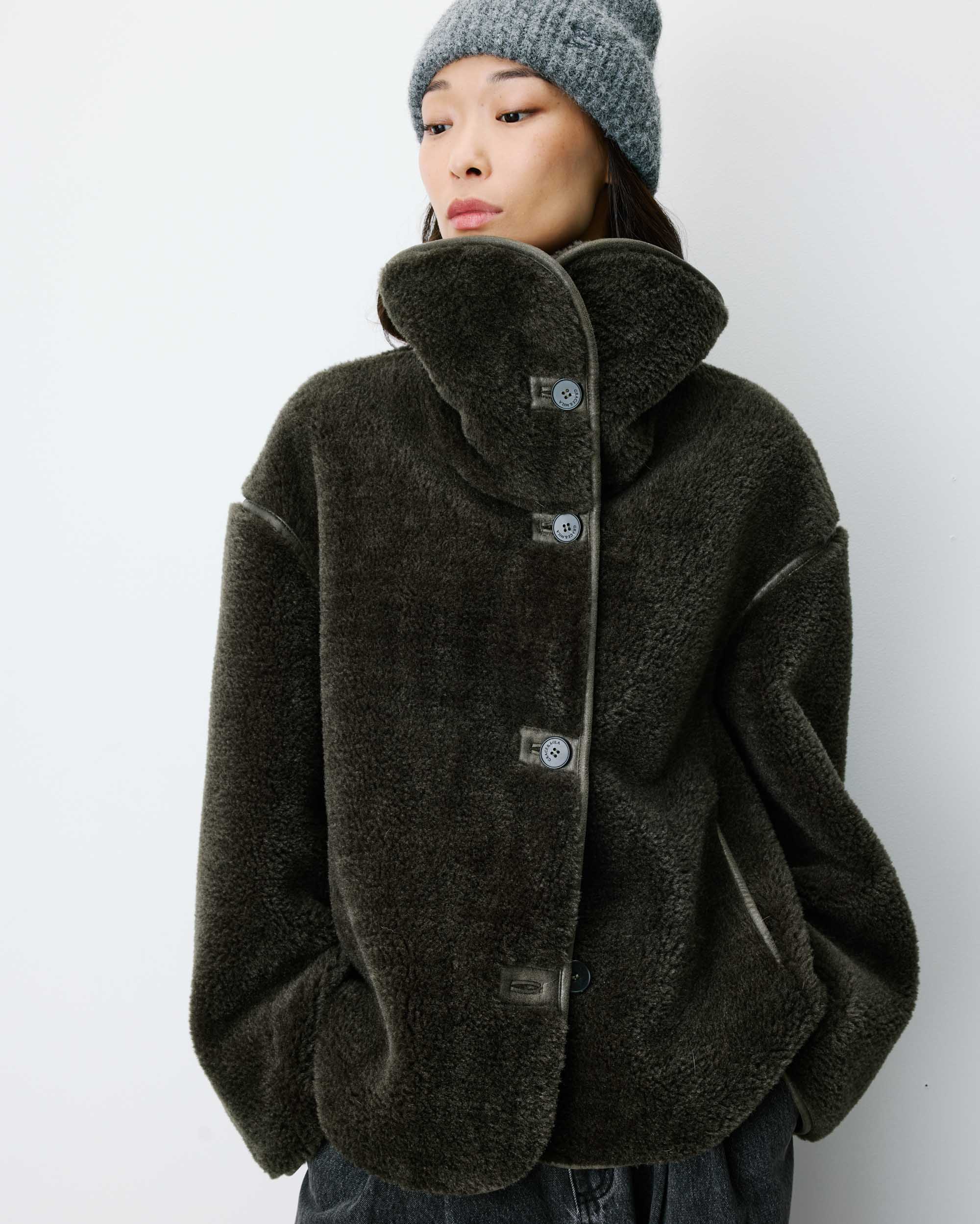 Manteau en Imitation fourrure oversize boutonné kaki Amelio, GRACE & MILA