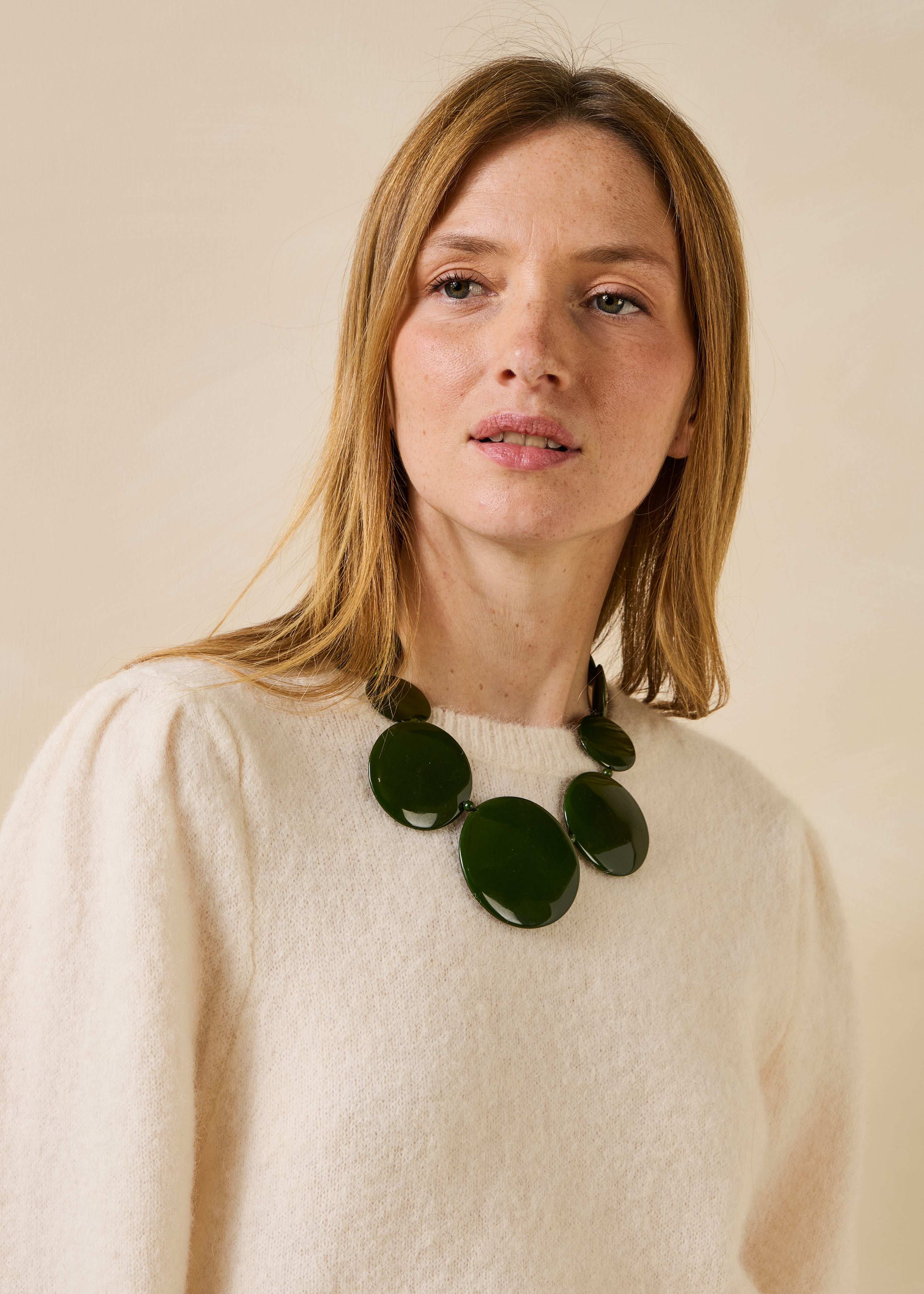 Collier ras-de-cou réglable en résine, LA FEE MARABOUTEE