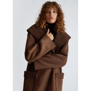 Manteau marron en peau lainée synthétique