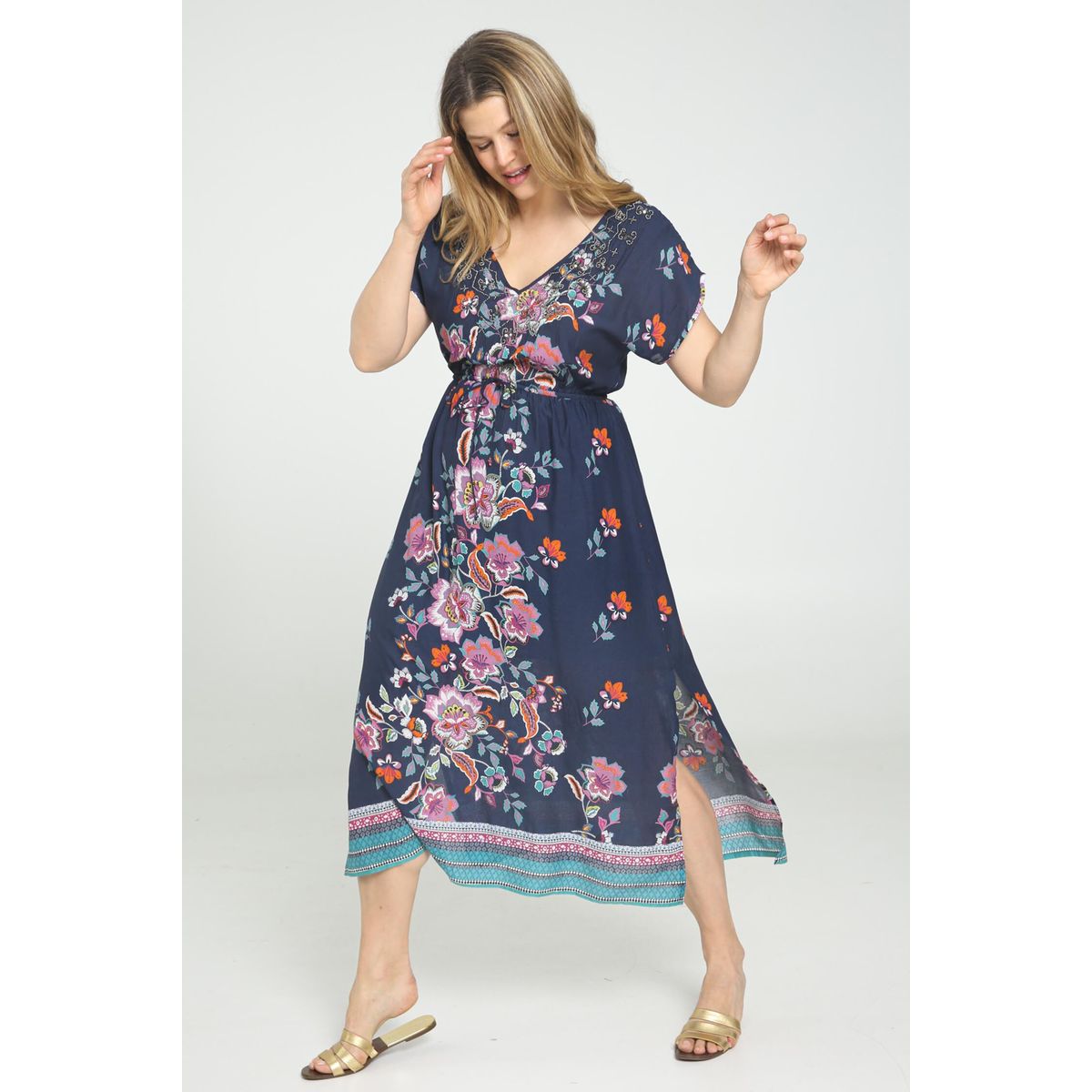 Robe en Viscose imprimé fleuri indien col v manches courtes