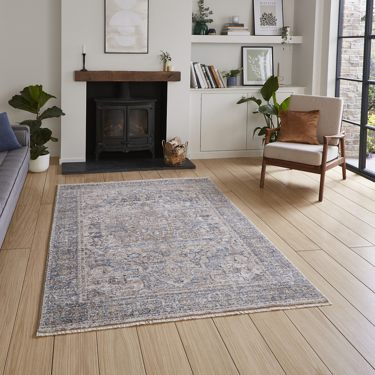 Vintage Border Distressed Rug, SO'HOME