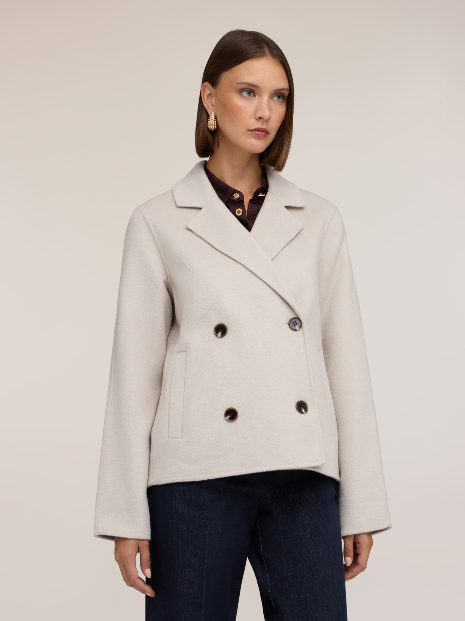 Manteau croisé, MOTIVI