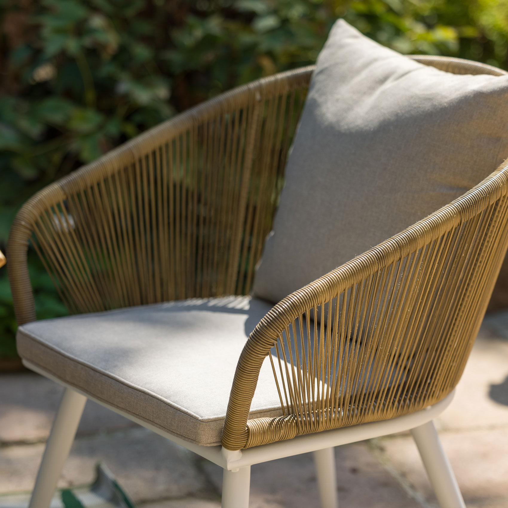 Duo de fauteuils en résine et cordes, HOME MAISON