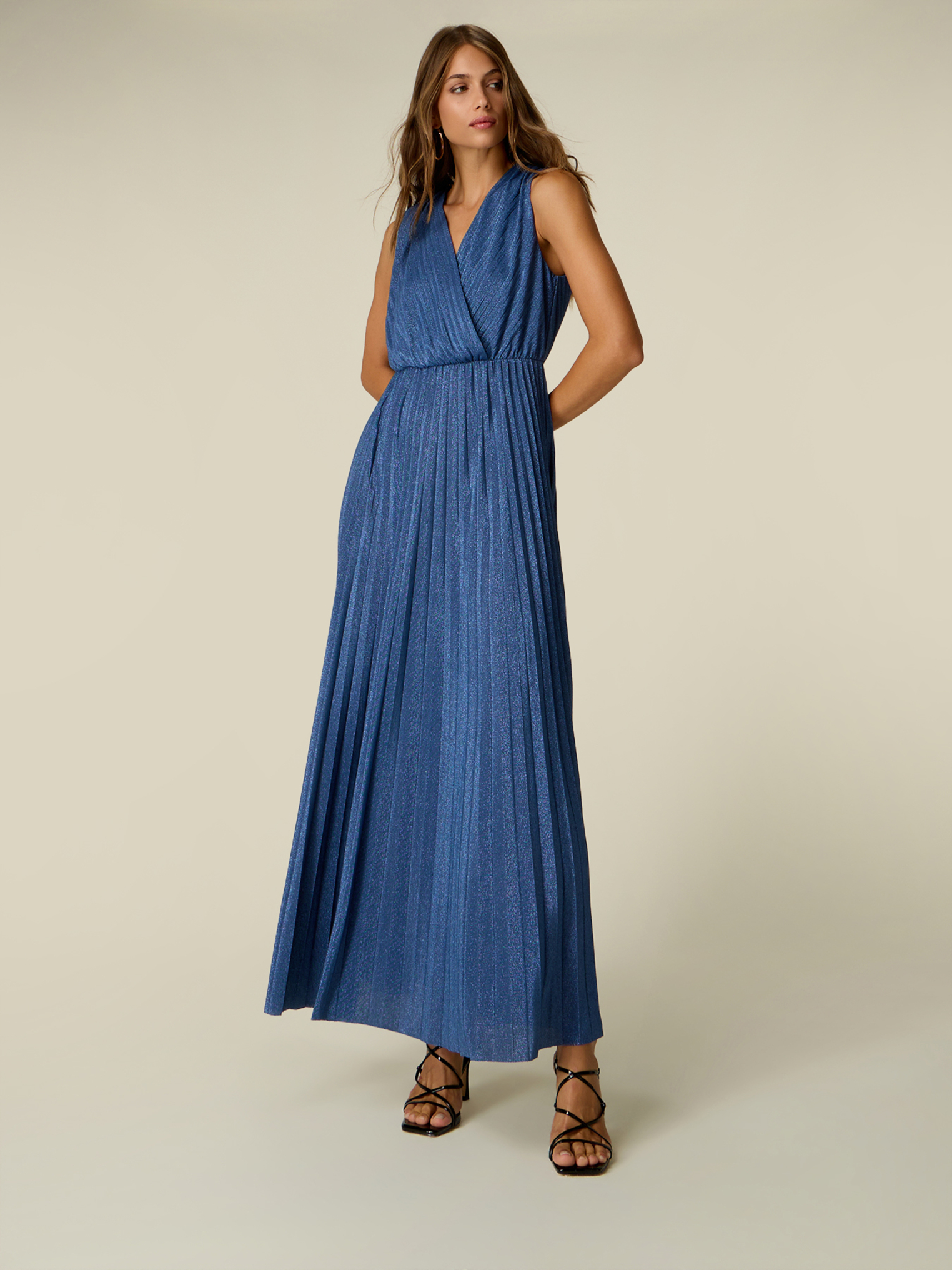 Robe longue plissée, OLTRE