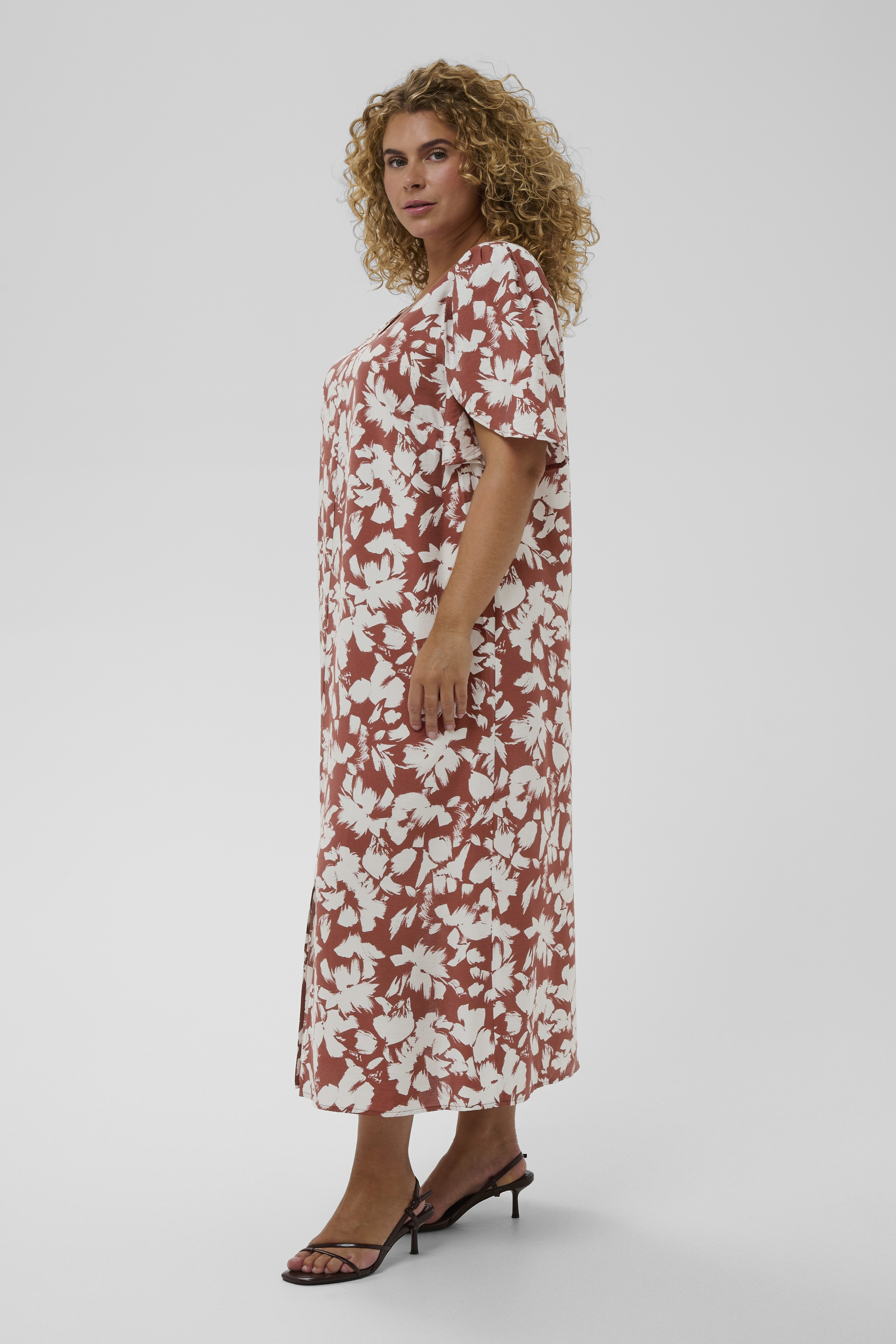 Robe, KAFFE CURVE