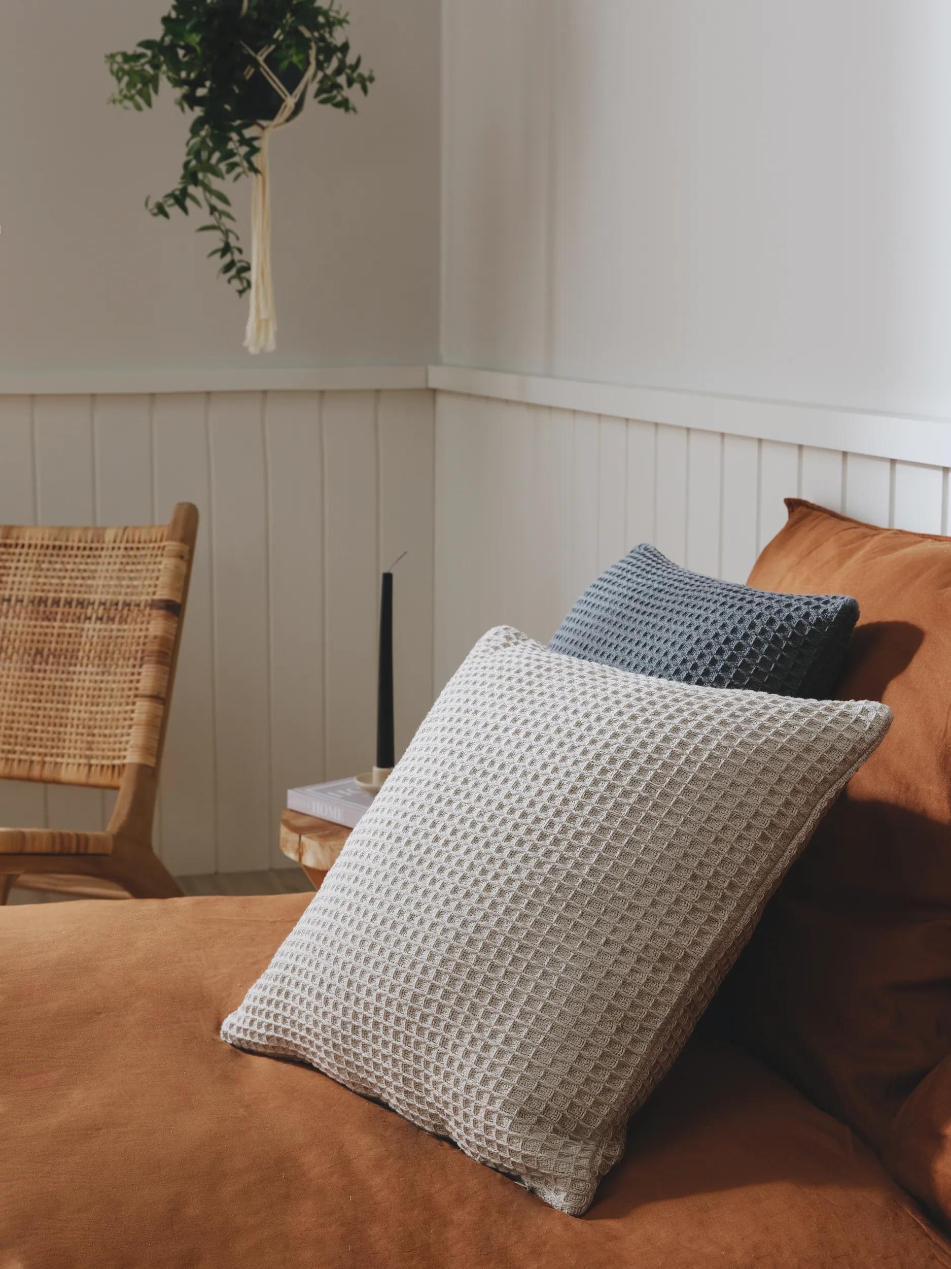 Housse de coussin fait main AMALIA, BENUTA