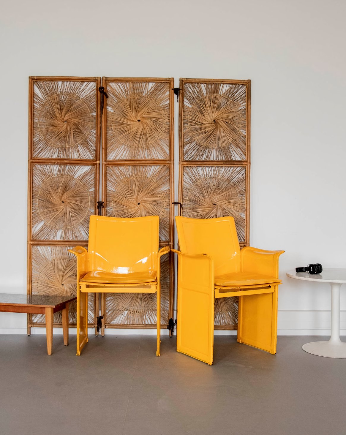 Paire de fauteuils en cuir jaune Jakob N°1240 - Bon état, DEBONGOUT