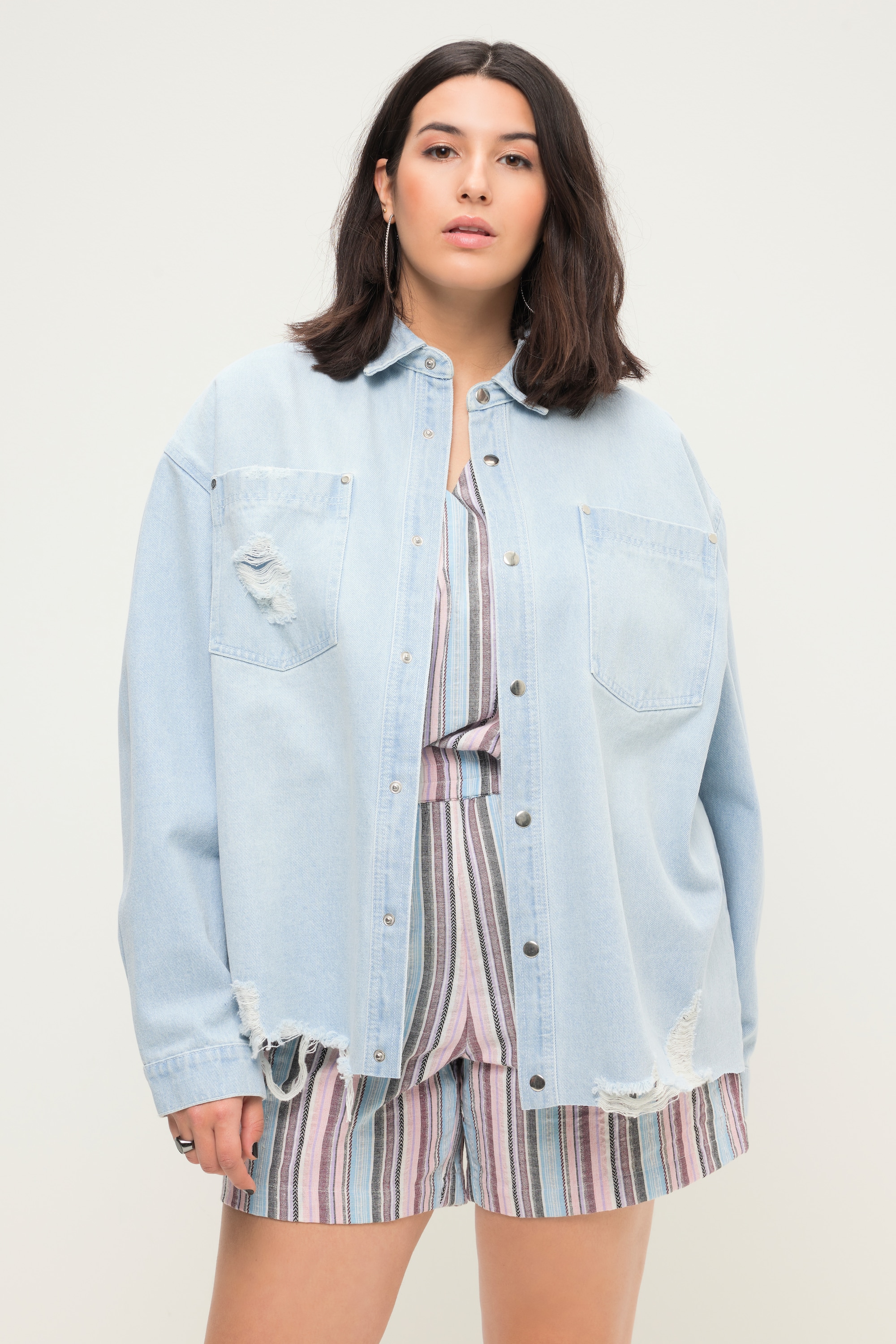 Chemisier en jean oversized au look destroy., STUDIO UNTOLD