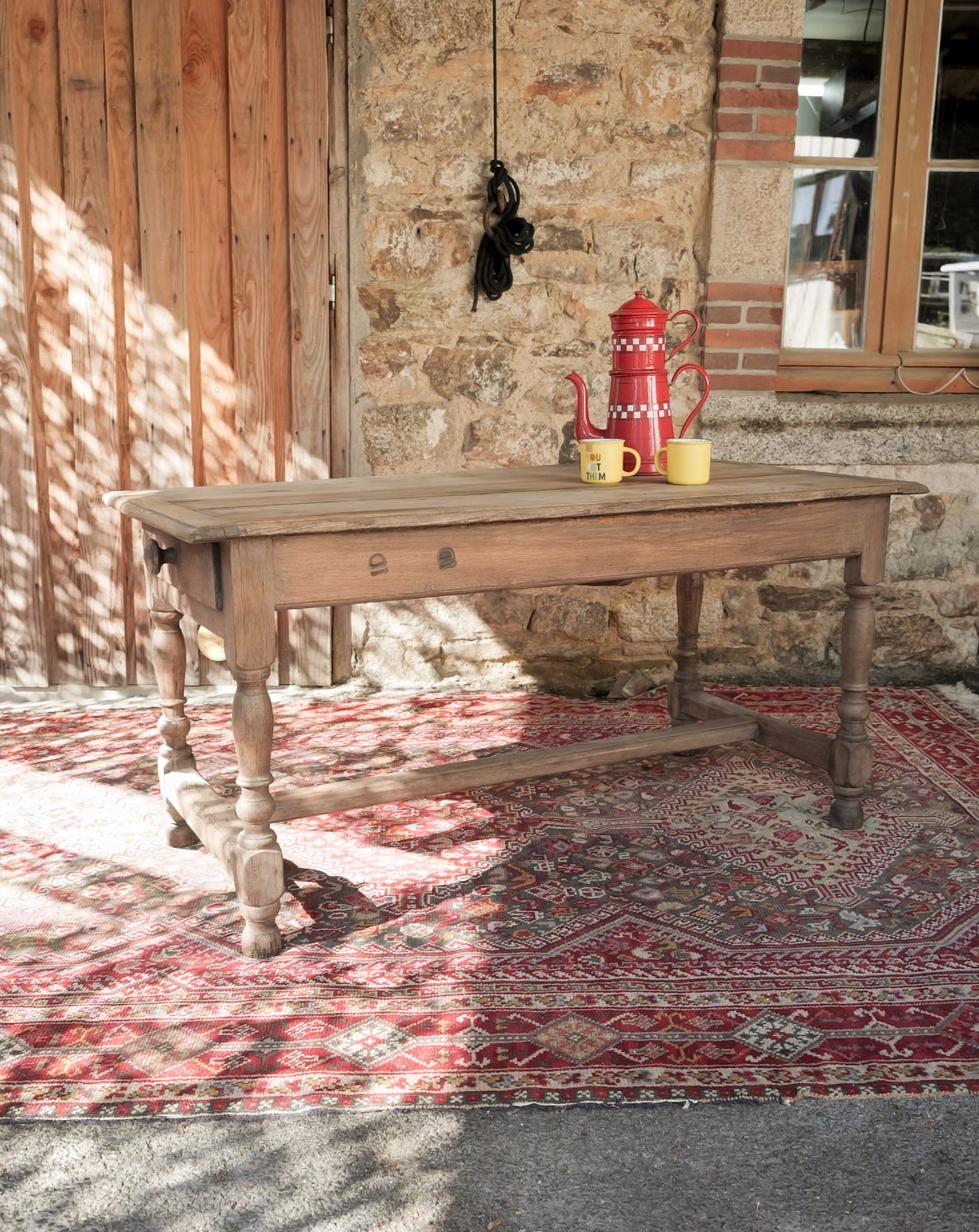 Table à manger au grand tiroir Romy N°1572 - Bon état, DEBONGOUT