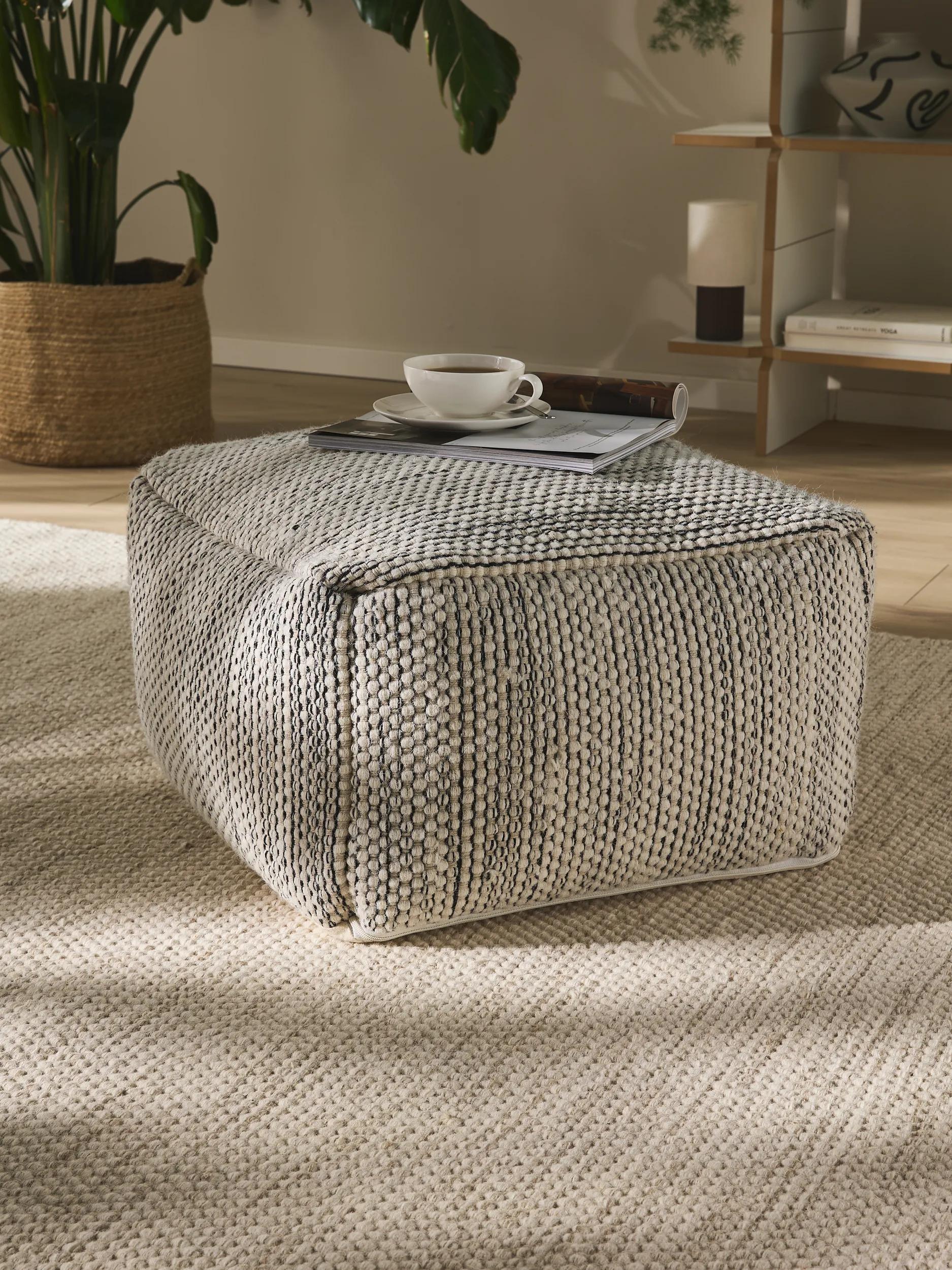 Pouf en laine fait main ROCCO, BENUTA 