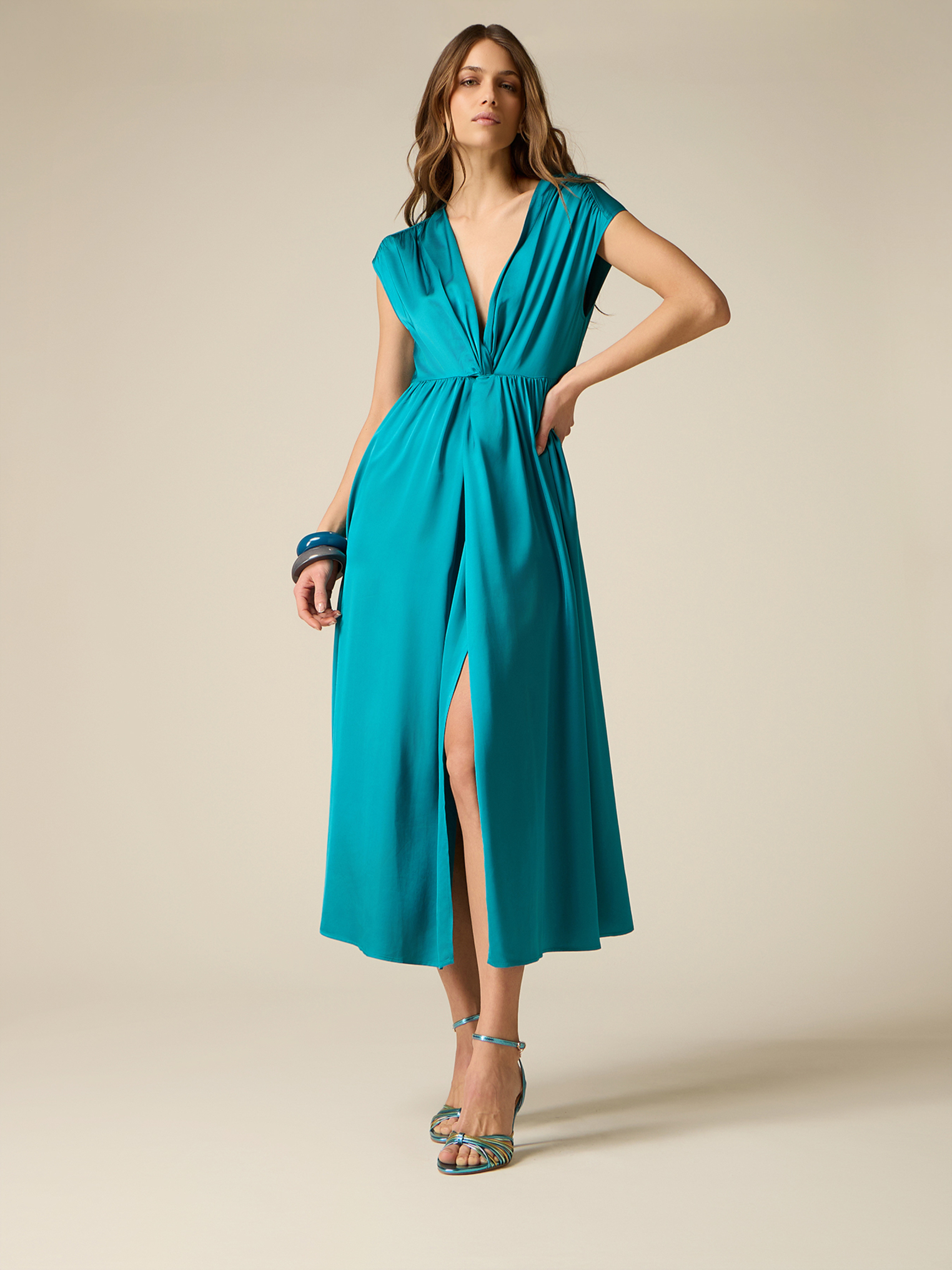 Robe avec fente, OLTRE