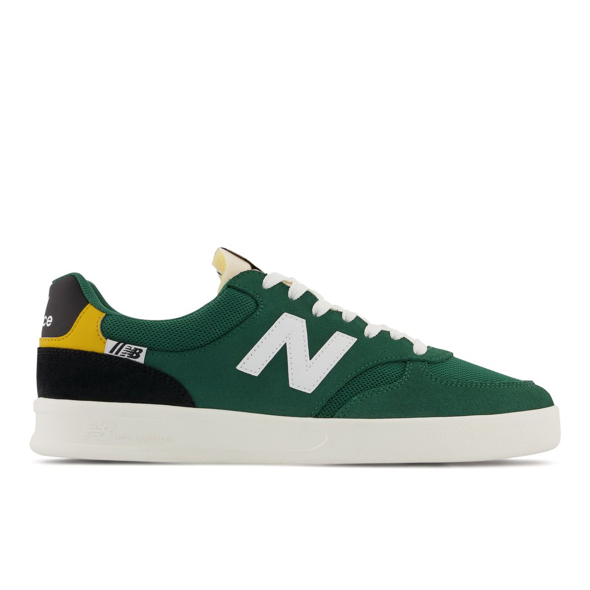 new balance 300 baskets en daim blanc rouge Cinosural International School