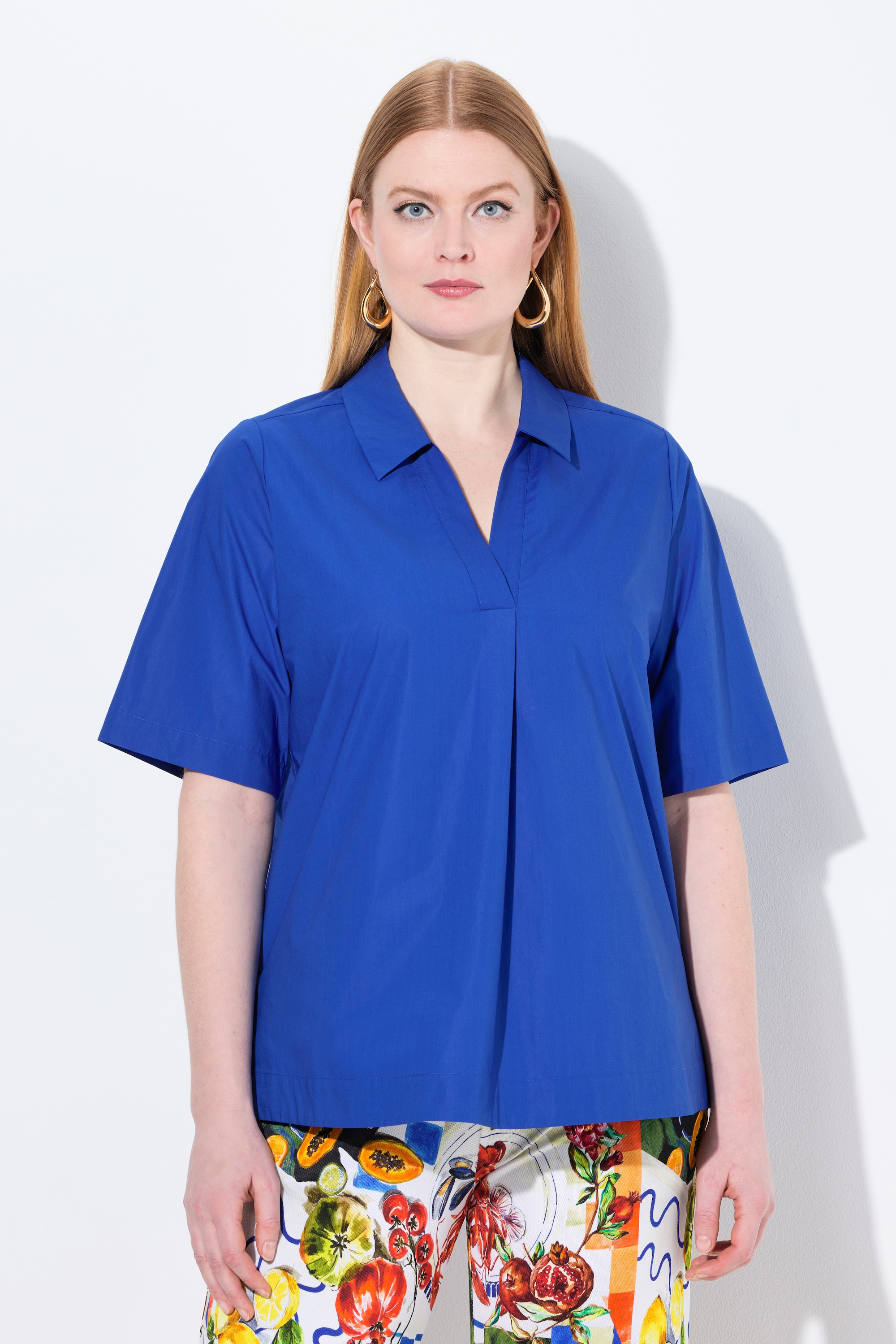 Blouse à manches courtes. Col polo à pli, ULLA POPKEN