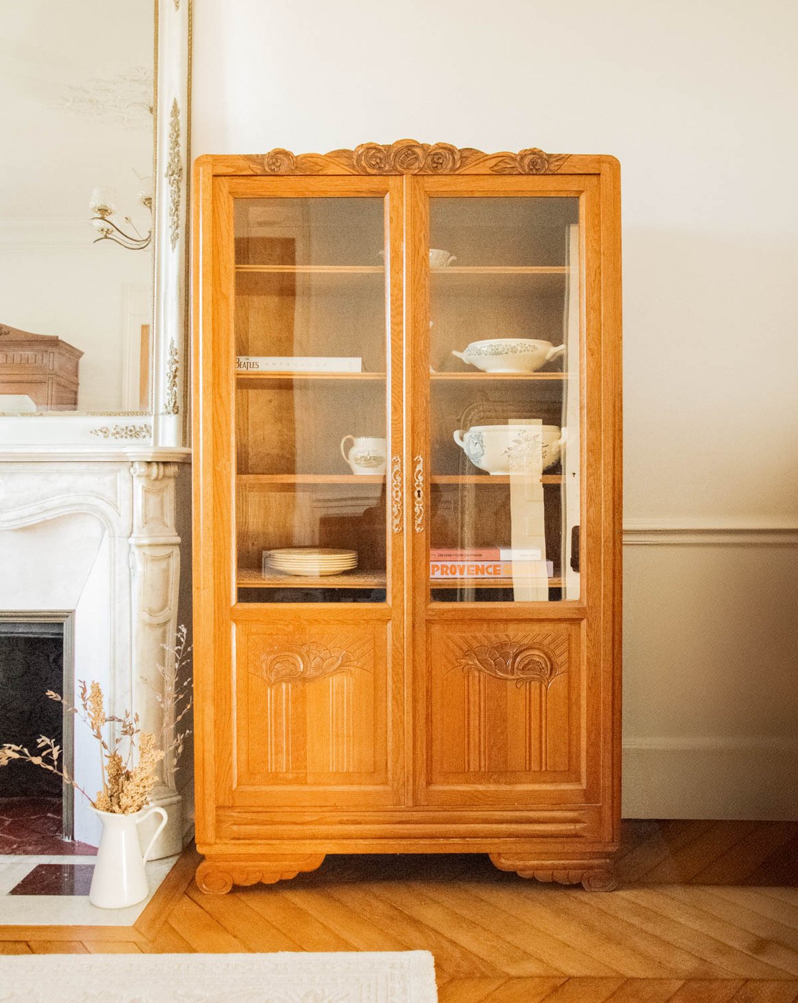 Vitrine en chêne sculpté et verre Victoria N°179 - Bon état, DEBONGOUT