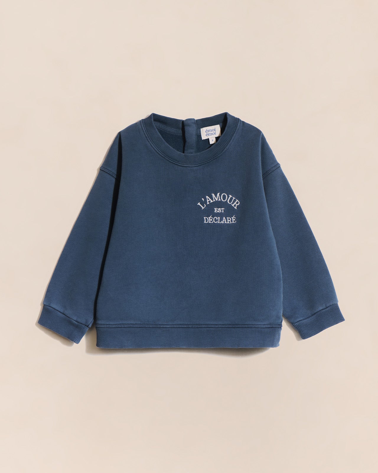 Sweat garment dye brodé, L'AMOUR EST DÉCLARÉ, EMOI EMOI