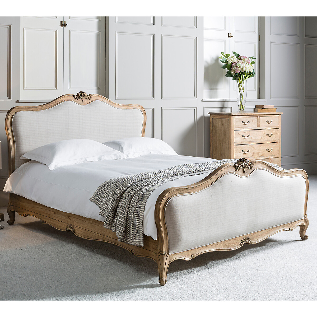 Cleo French-Vintage Linen Upholstered Bed, ÉDITÉ