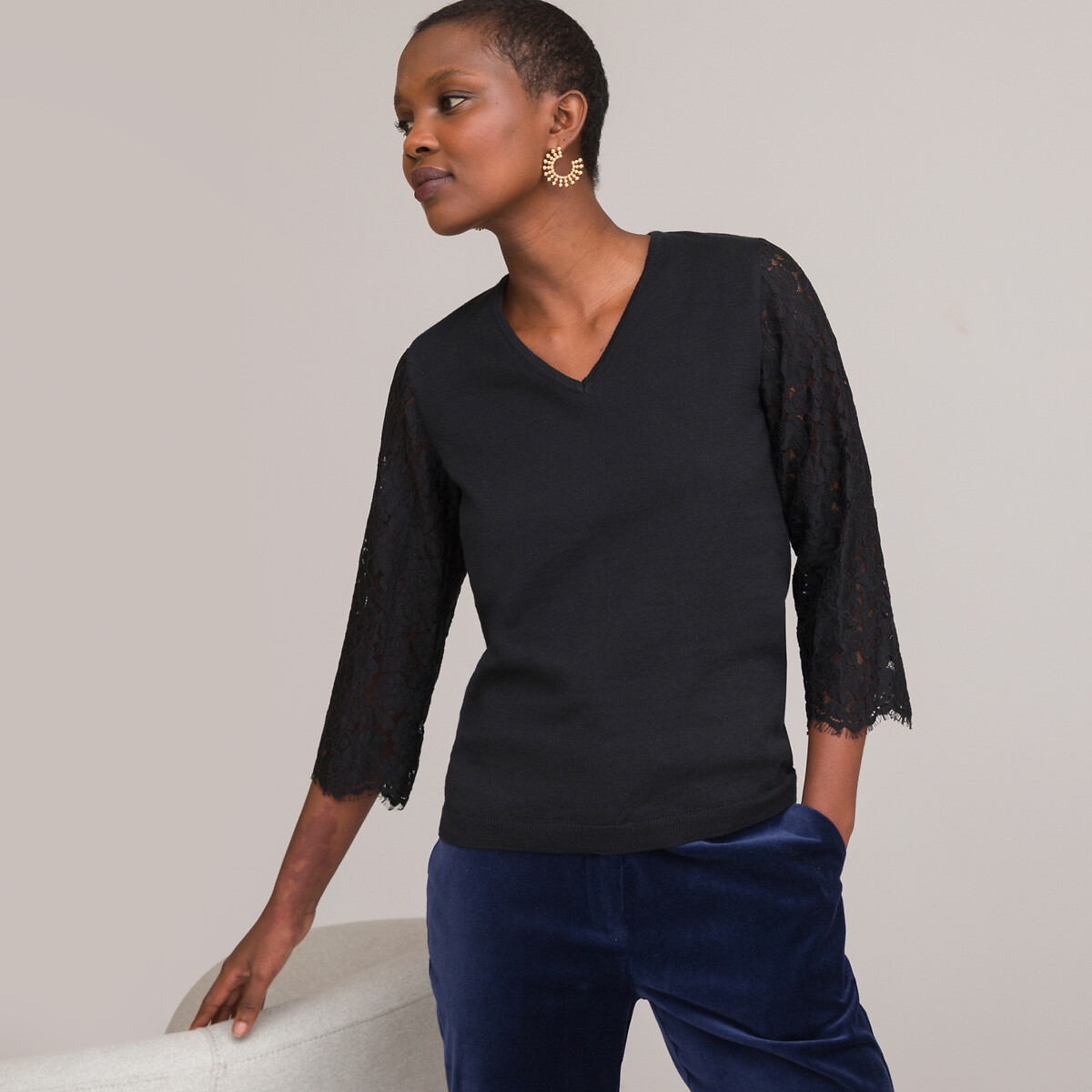 V-Neck Jumper in Fine Knit with 3/4 Length Lace Sleeves