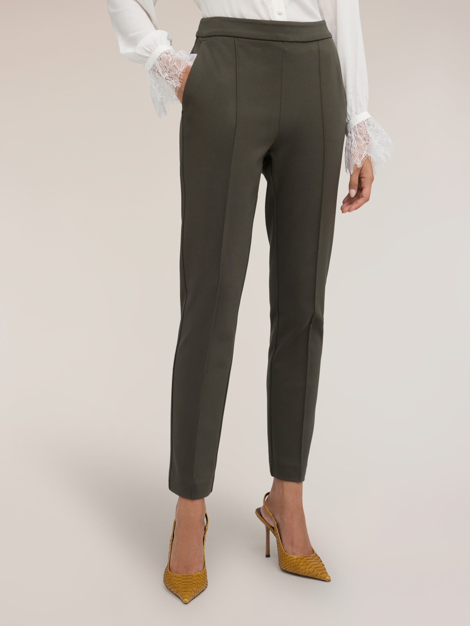 Pantalon slim fit, MOTIVI