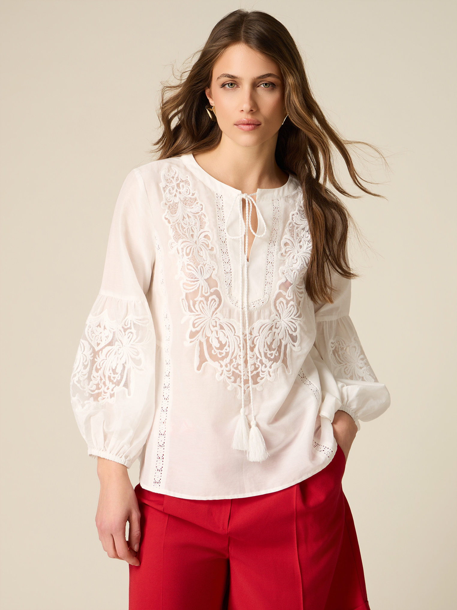 Blouse avec broderies, OLTRE
