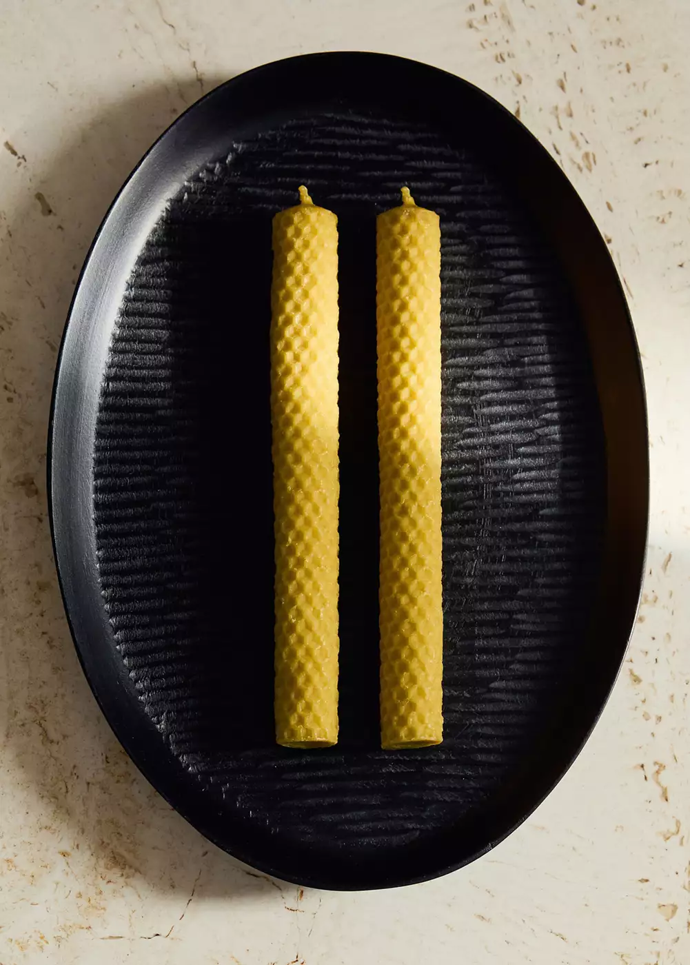 Bougies longues décoratives en cire d’abeille, MANGO HOME