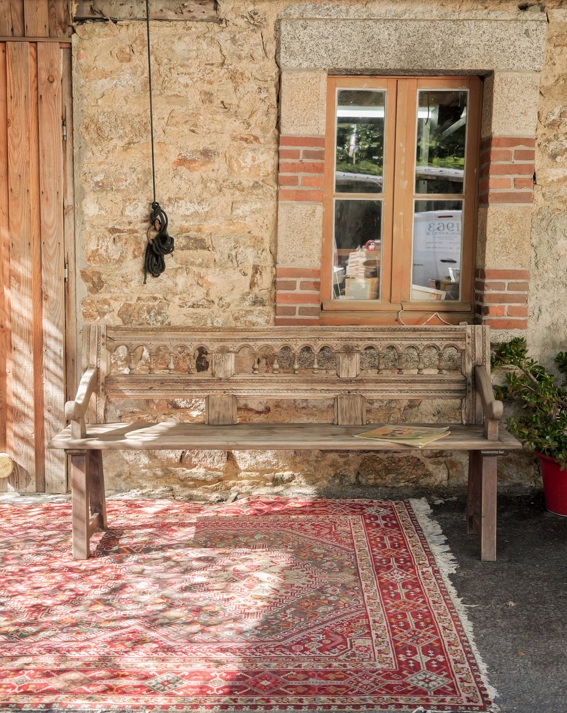 Grand banc aux arcades sculptées Antoine N°526 - Bon état, DEBONGOUT