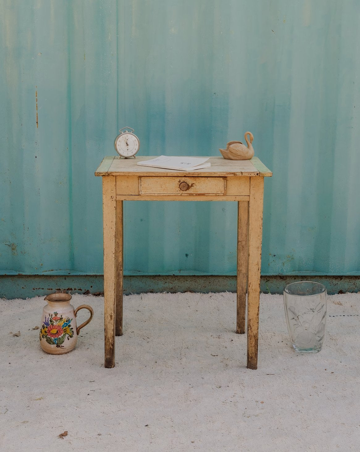 Table d'appoint en bois patiné Francine N°1475 - Bon état, DEBONGOUT