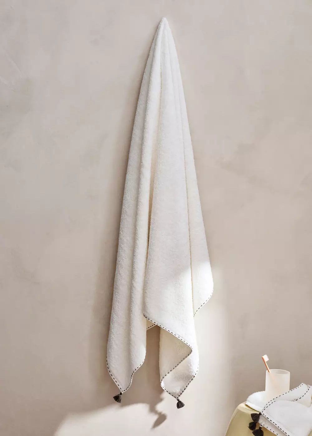 Serviette toilette finition surpiquée détail pompon, MANGO HOME