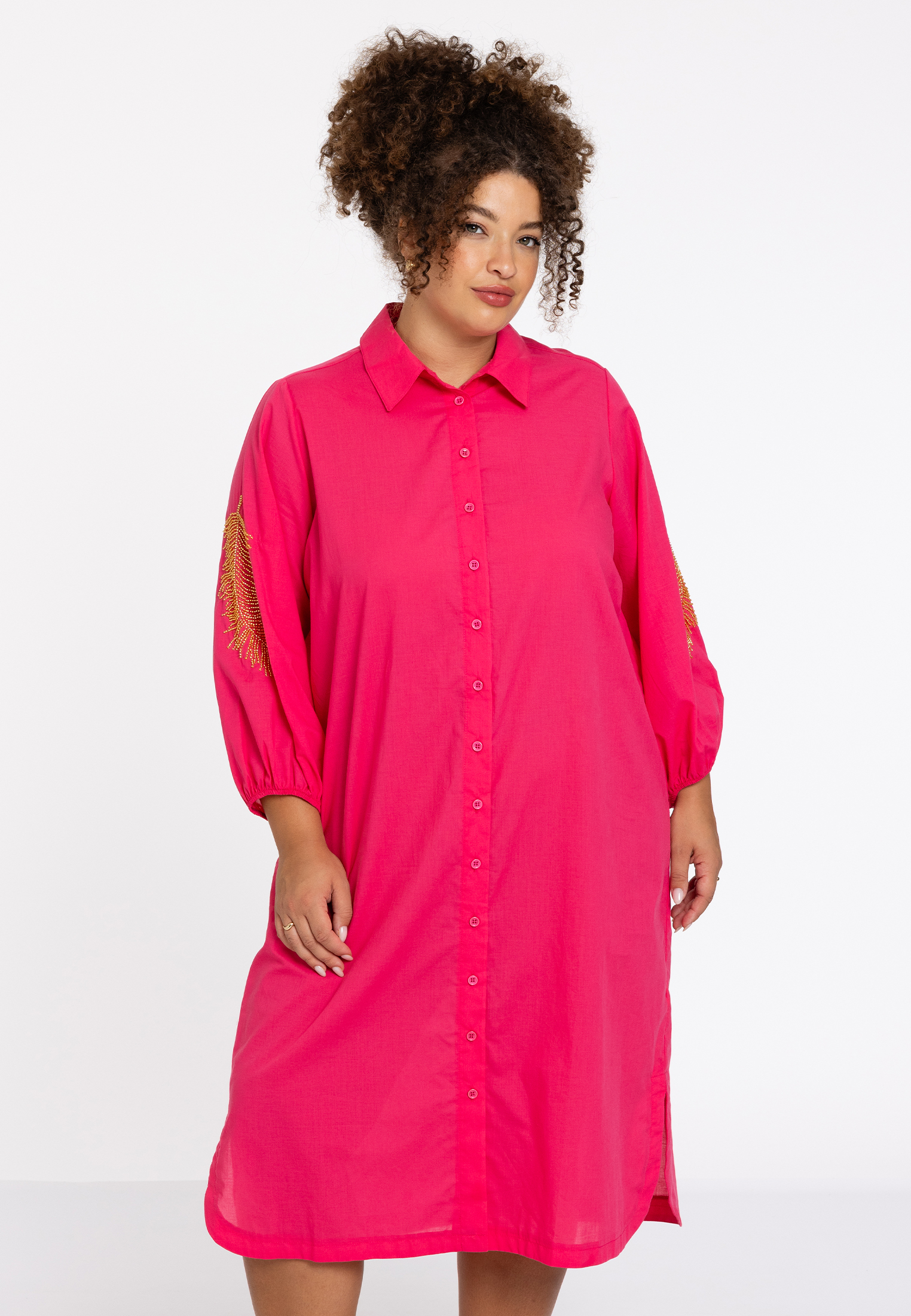 Robe brodée, YOEK