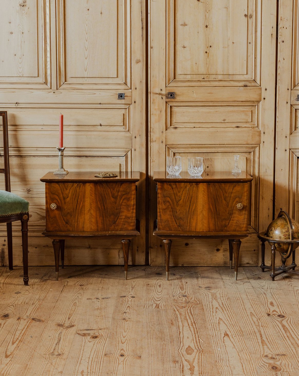 Paire de tables de chevet en bois Odile N°1423 - Bon état, DEBONGOUT