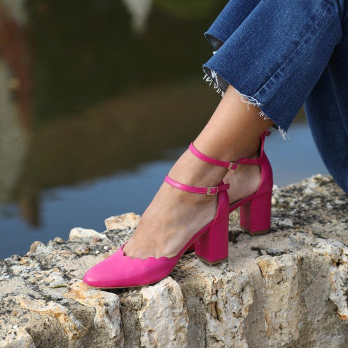 Femme Chaussures Chaussures à talons Petits talons et talons hauts Sandales Cuir Rochas en coloris Rose 