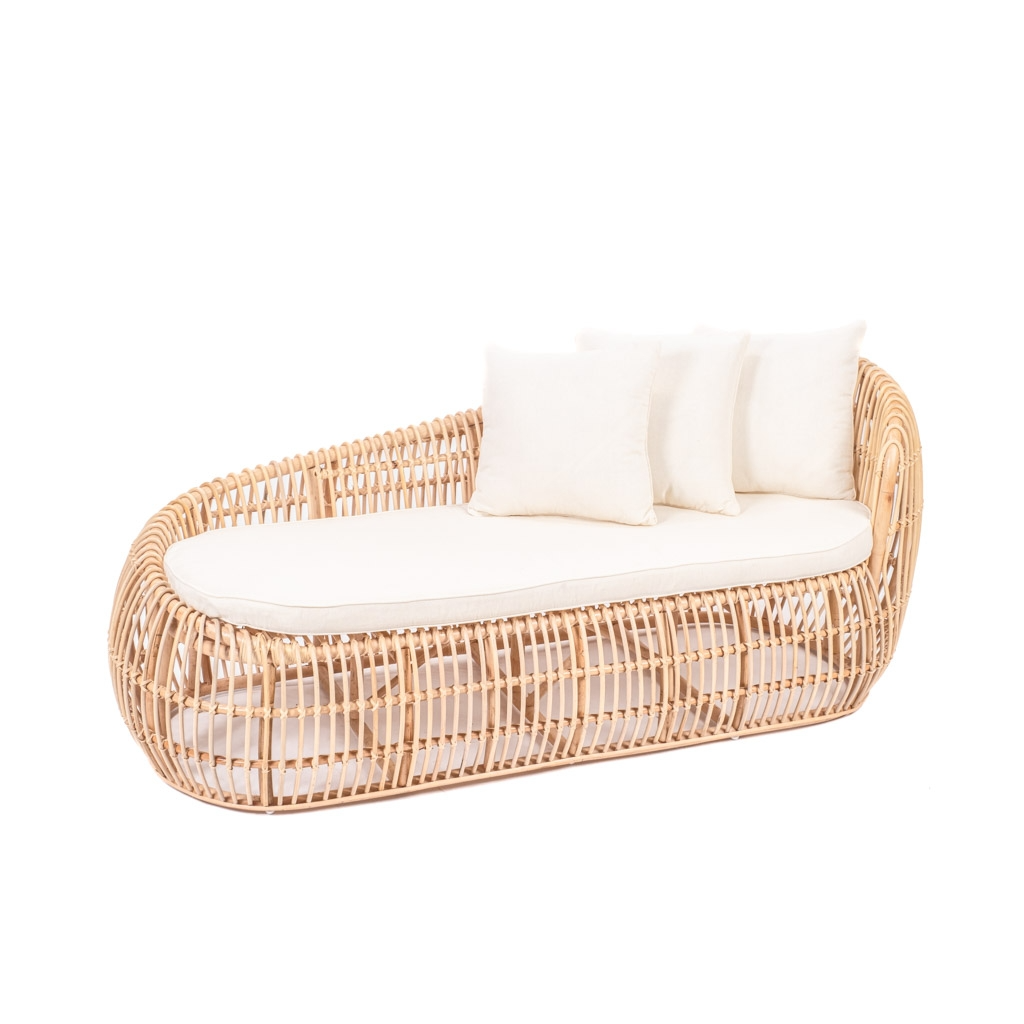 Banquette design en rotin avec coussin LULLI, HYDILE