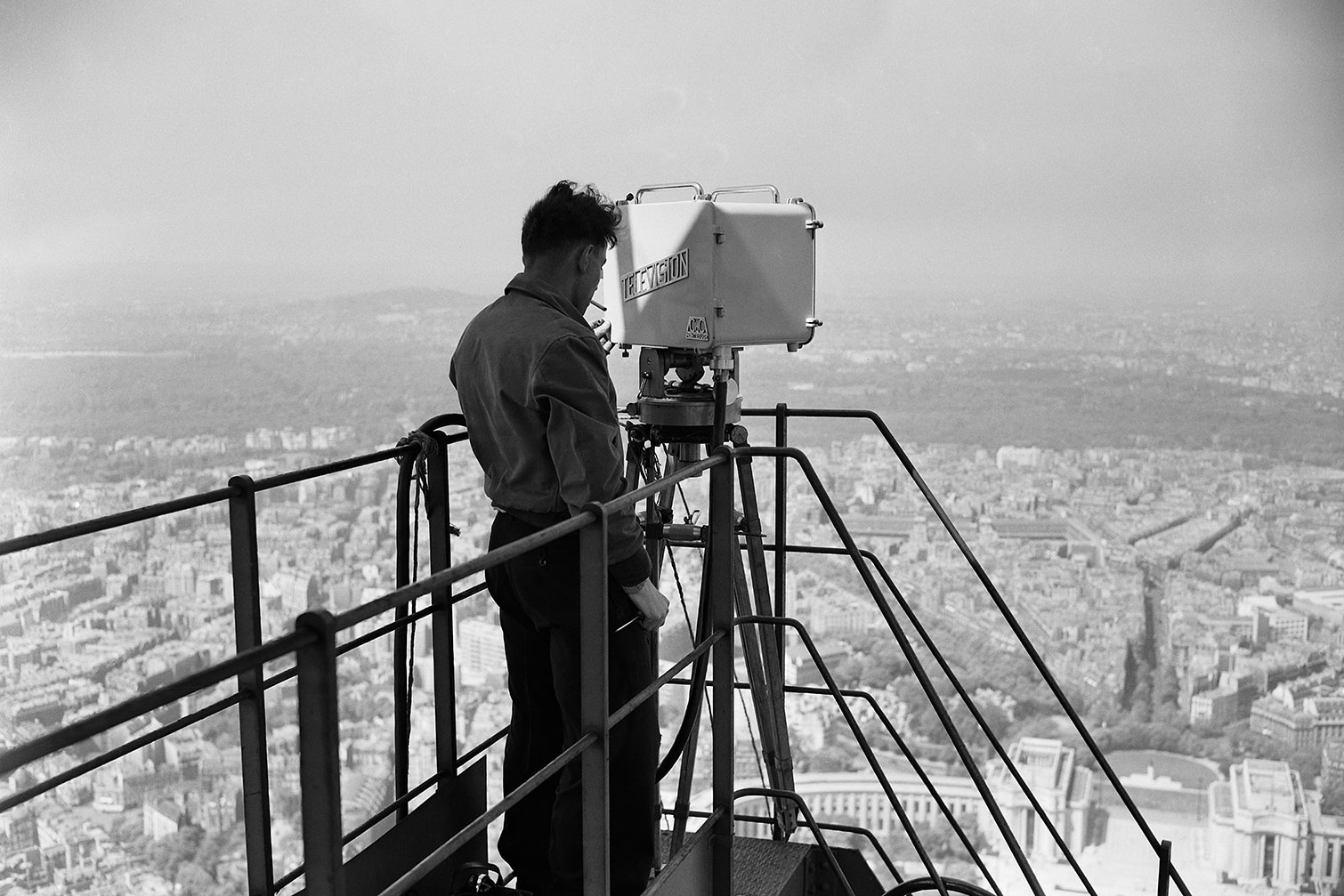 Tableau Photo ancienne La Tour eiffel ,1950, HEXOA
