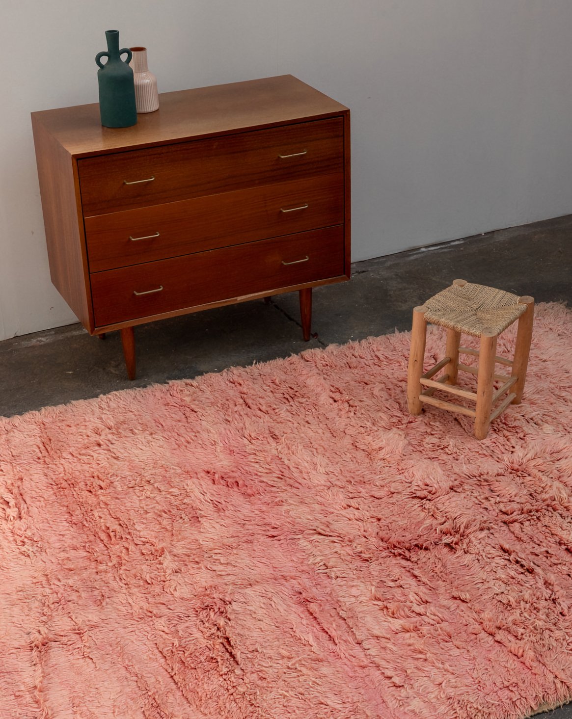 Tapis rose en laine naturelle Olivier N°37 - Bon état, DEBONGOUT
