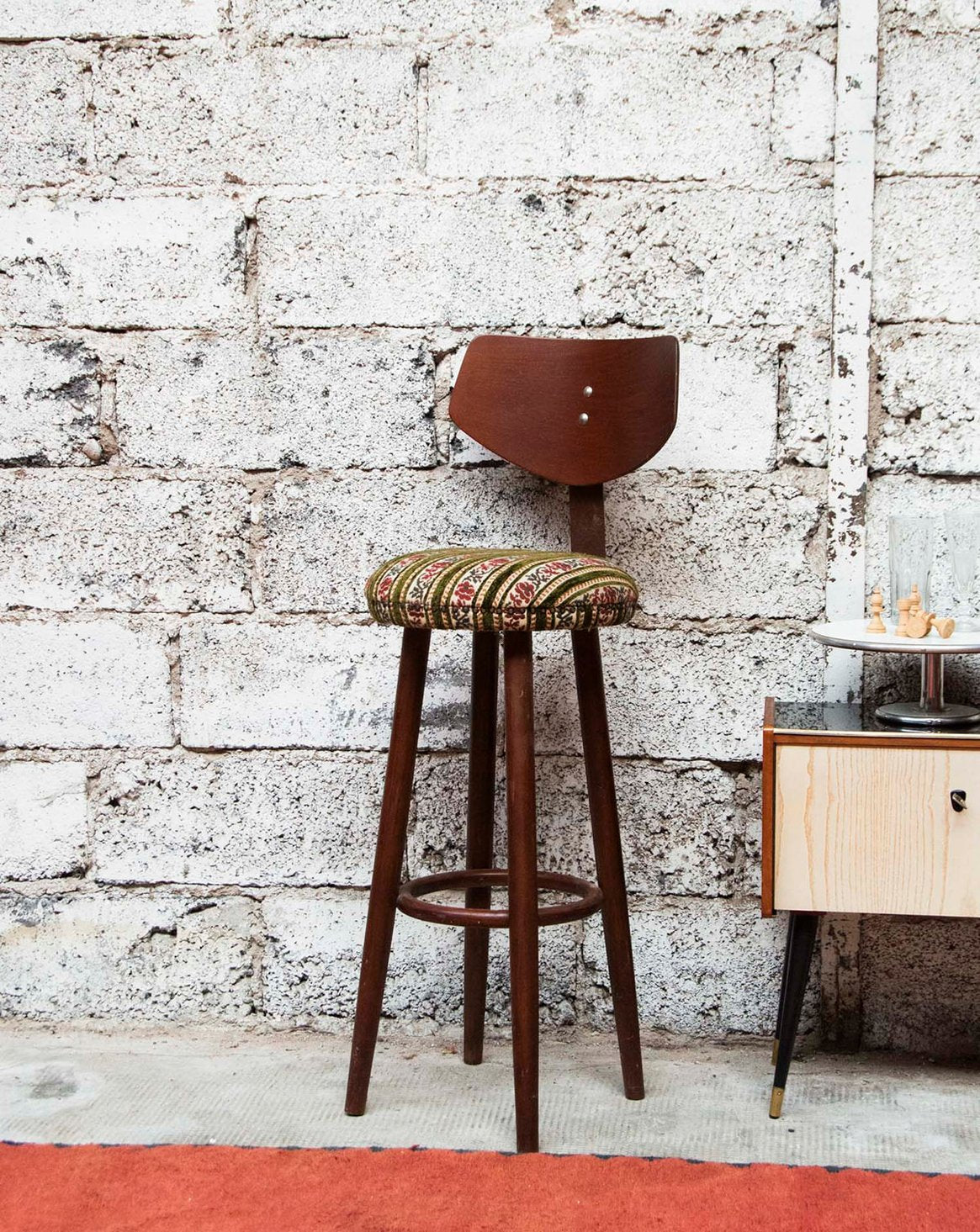 Tabouret de bar fleuri Gaston N°102 - Bon état, DEBONGOUT