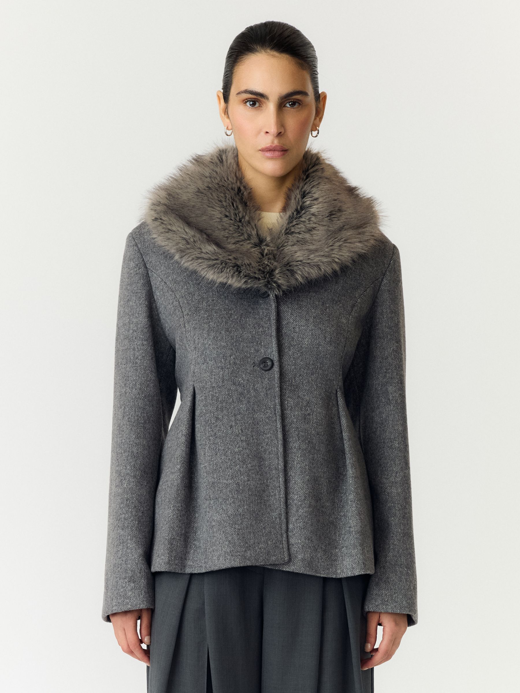 Veste, YAS