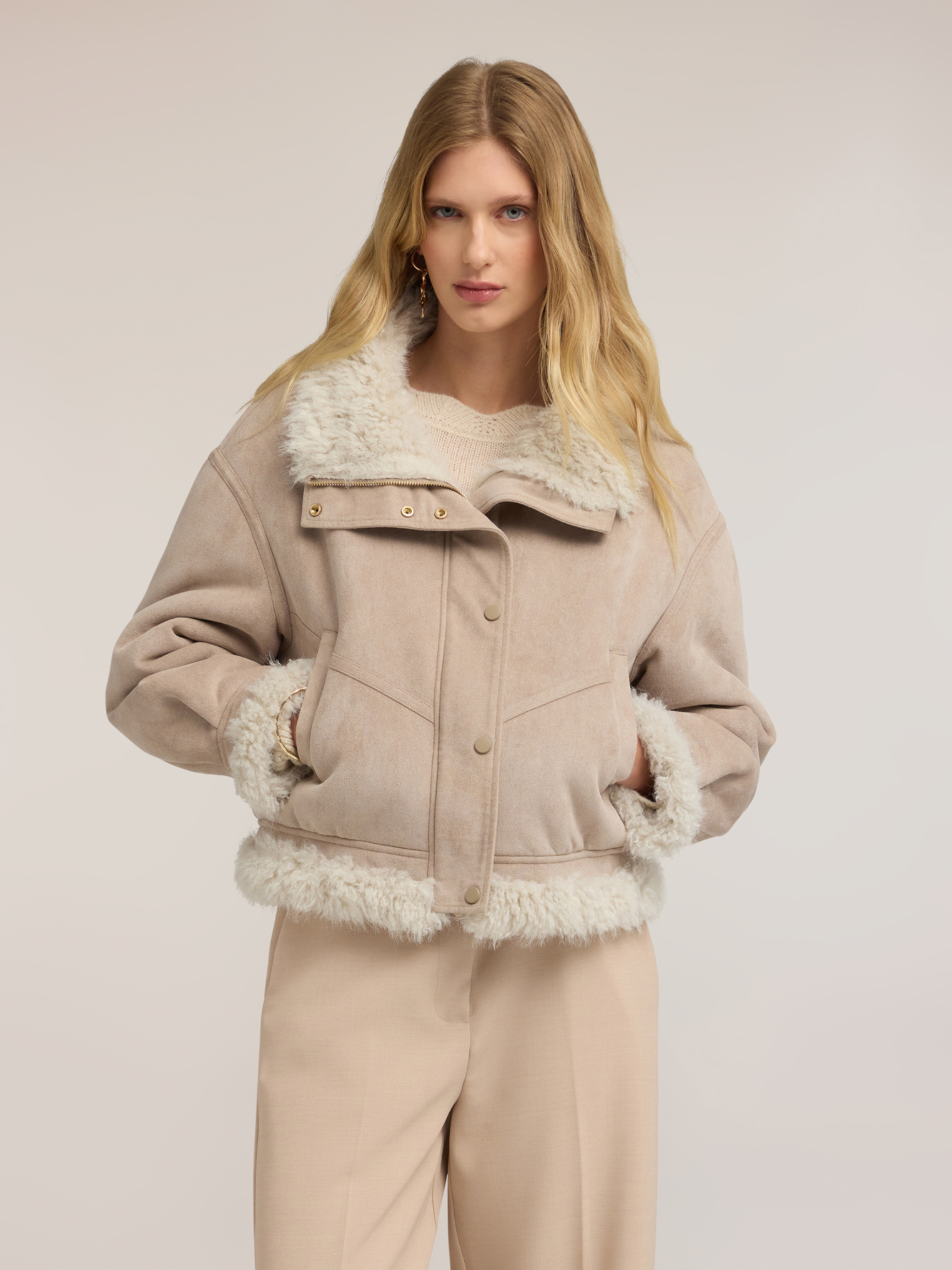 Veste courte avec bordures, MOTIVI