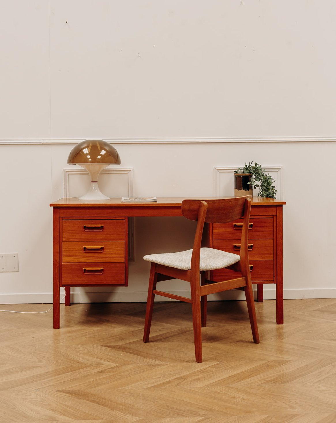 Bureau scandinave Yvan N°160 - Bon état, DEBONGOUT