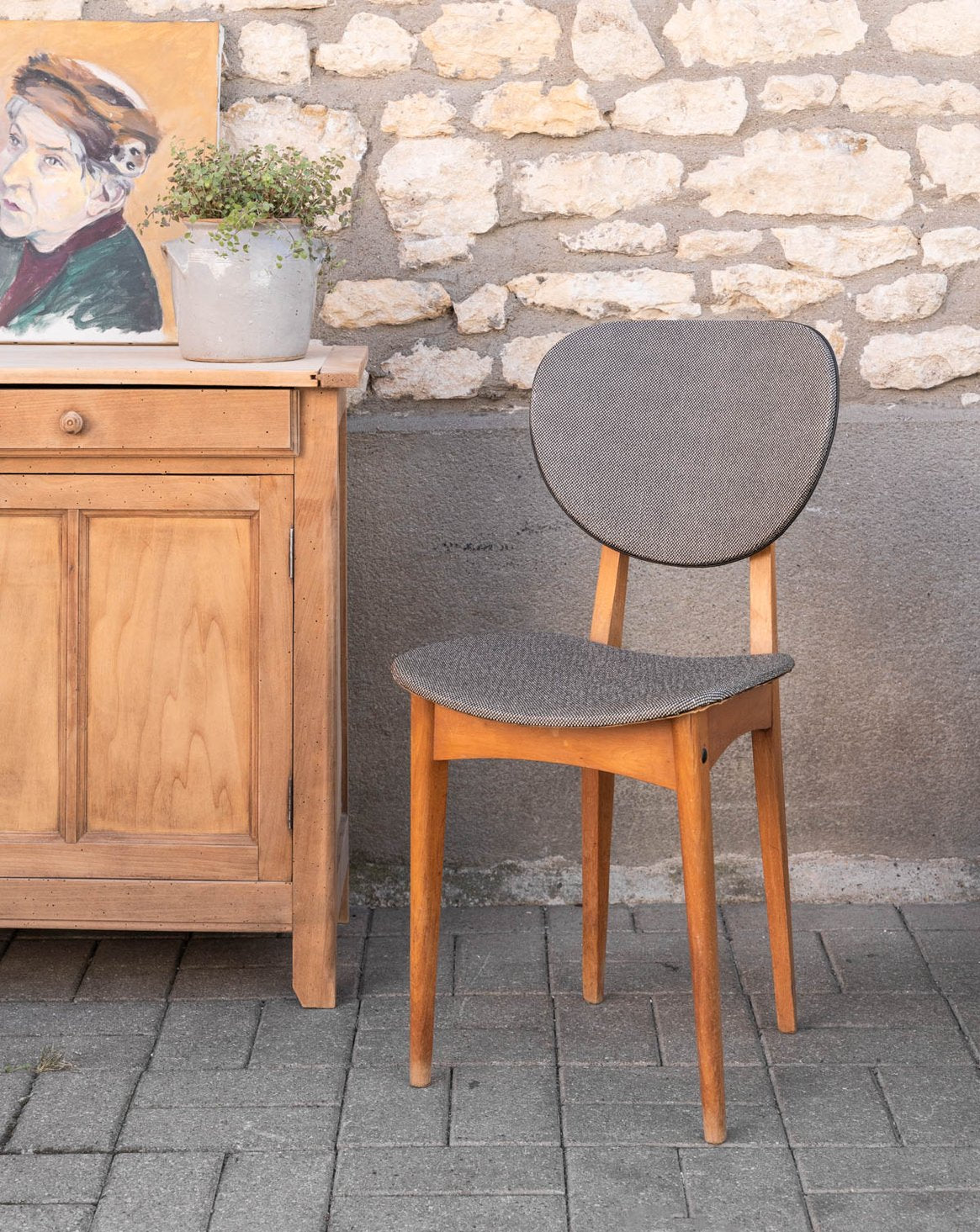 Chaise vintage en bois et revêtement synthétique Alma N°1945 - Bon état, DEBONGOUT
