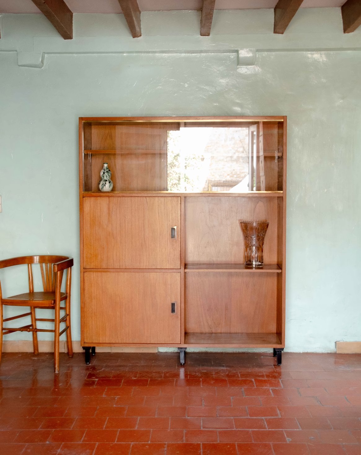 Bibliothèque vitrée en teck Madeleine N°735 - Bon état, DEBONGOUT