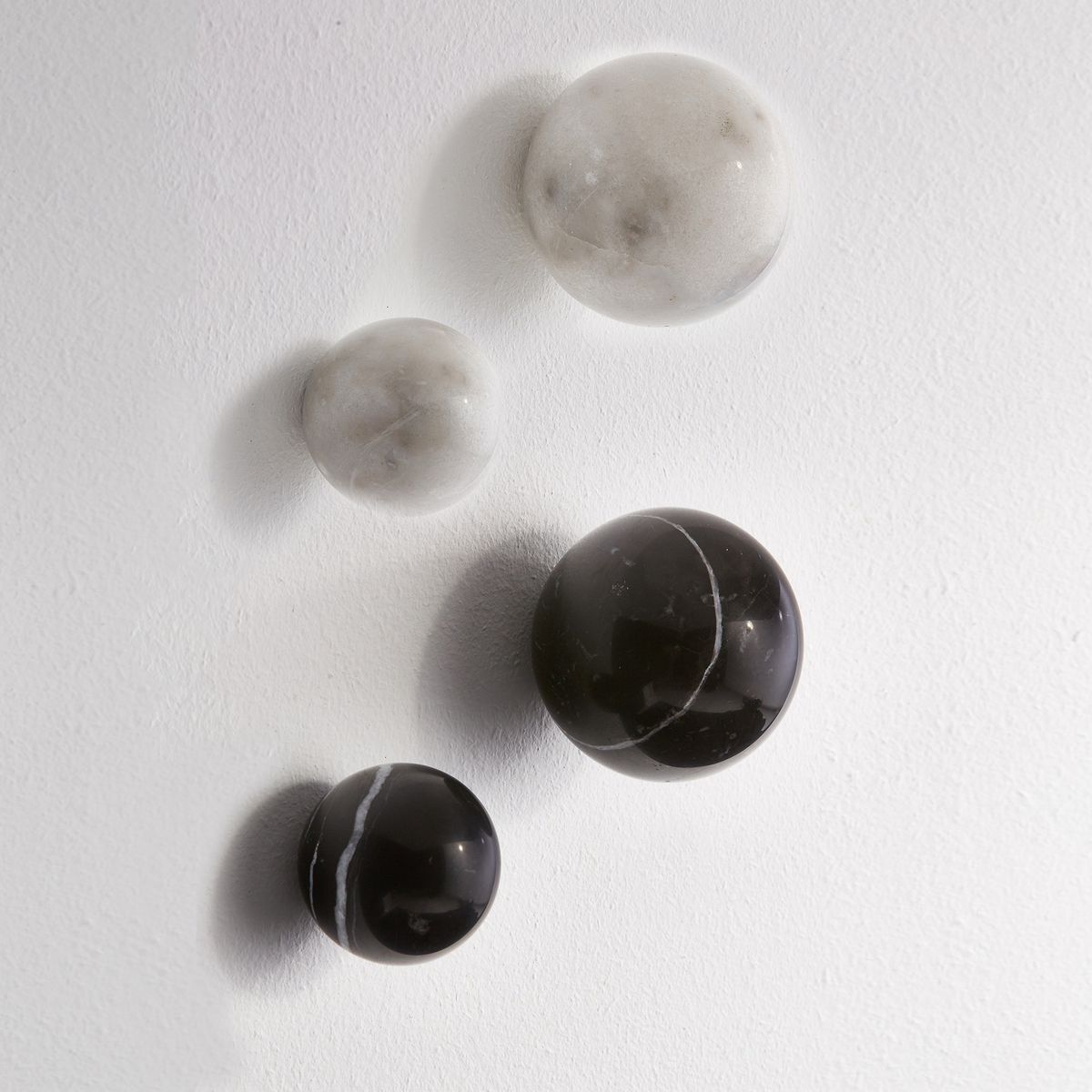 Product photograph of Set Of 2 Americi Marble Hooks from La Redoute UK.