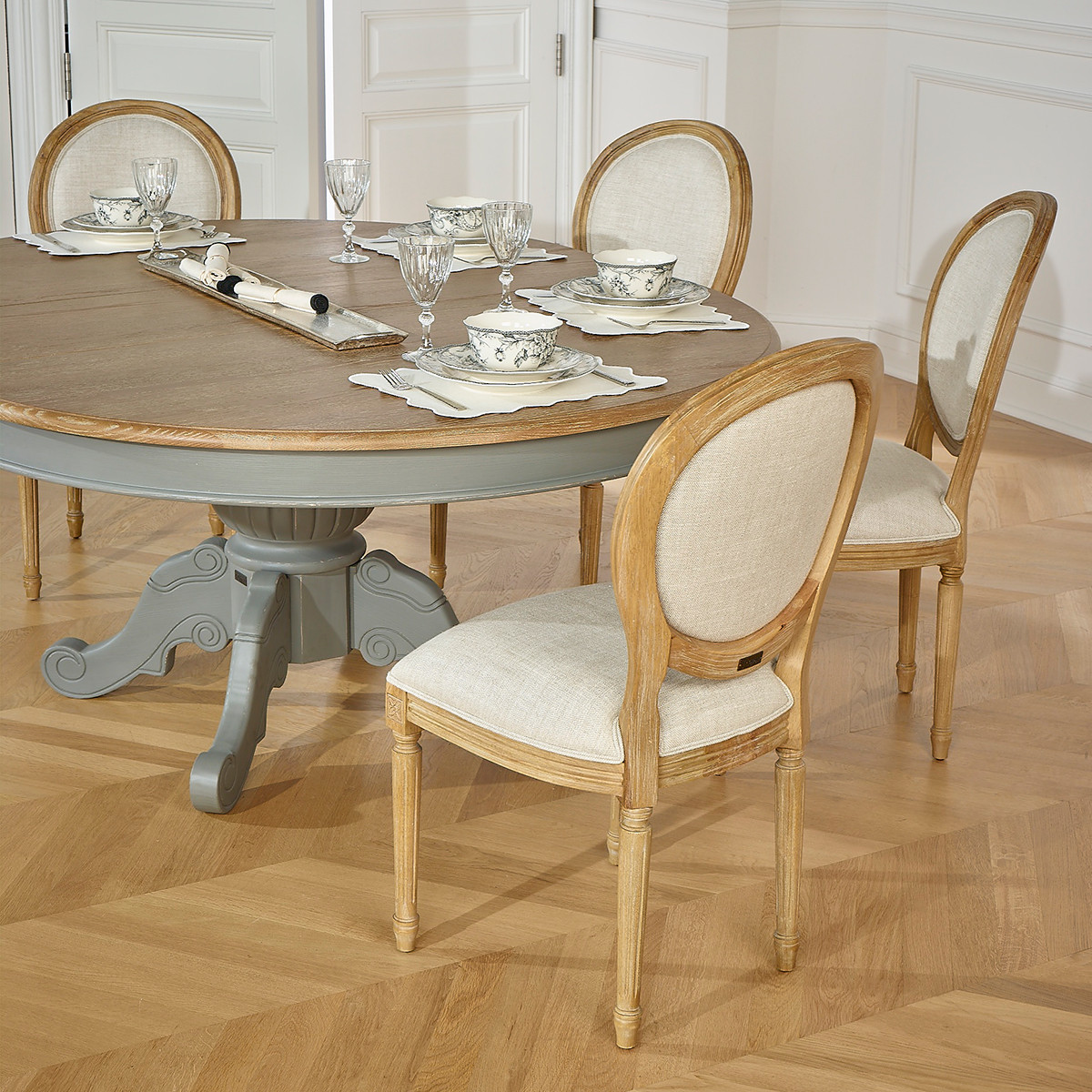 Table ovale en chêne 1 rallonge 6/8 couverts AMBOISE, ROBIN DES BOIS