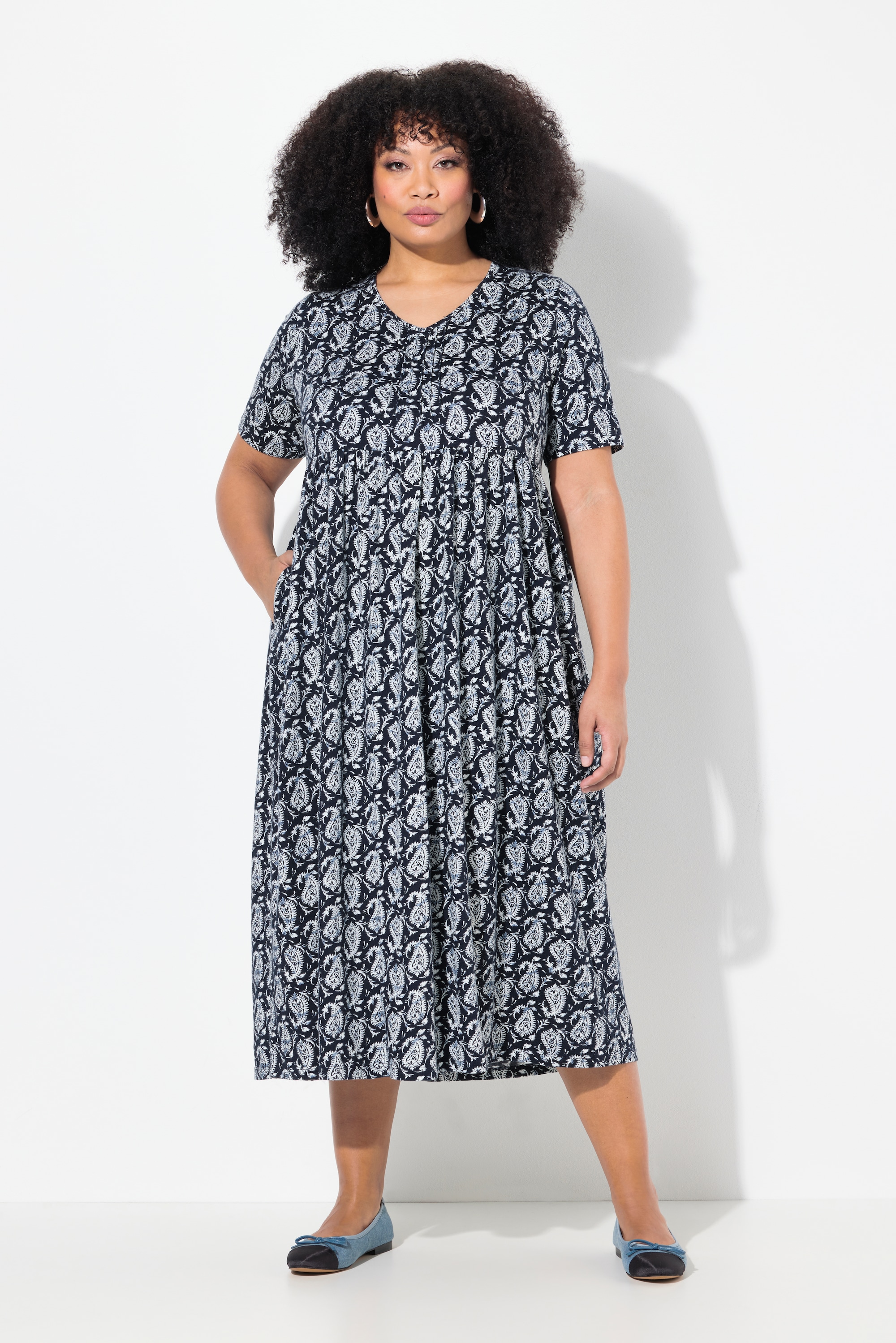 Robe maxi, coupe évasée. Décolleté V, ULLA POPKEN