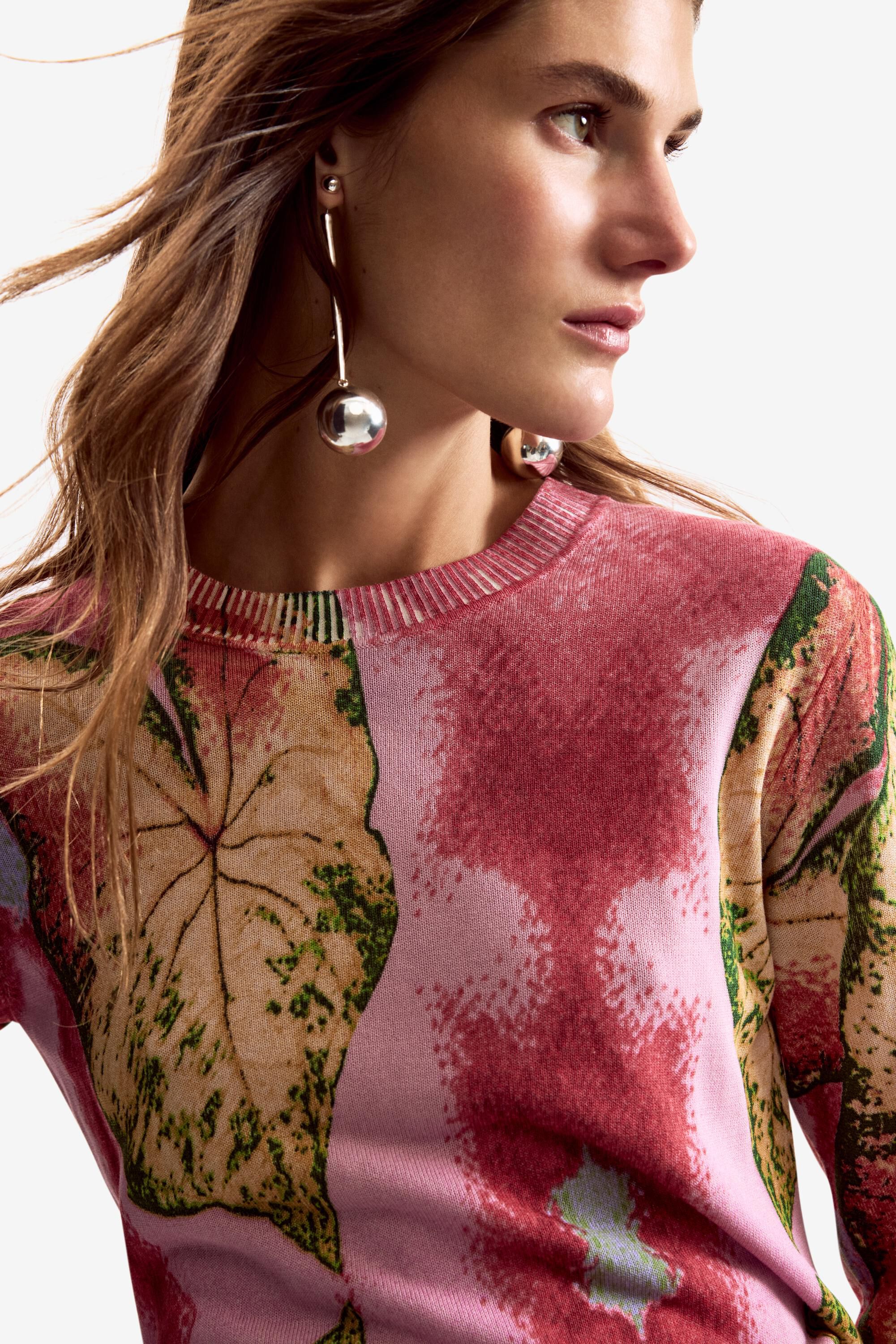 pull conçu par mr. christian lacroix, DESIGUAL