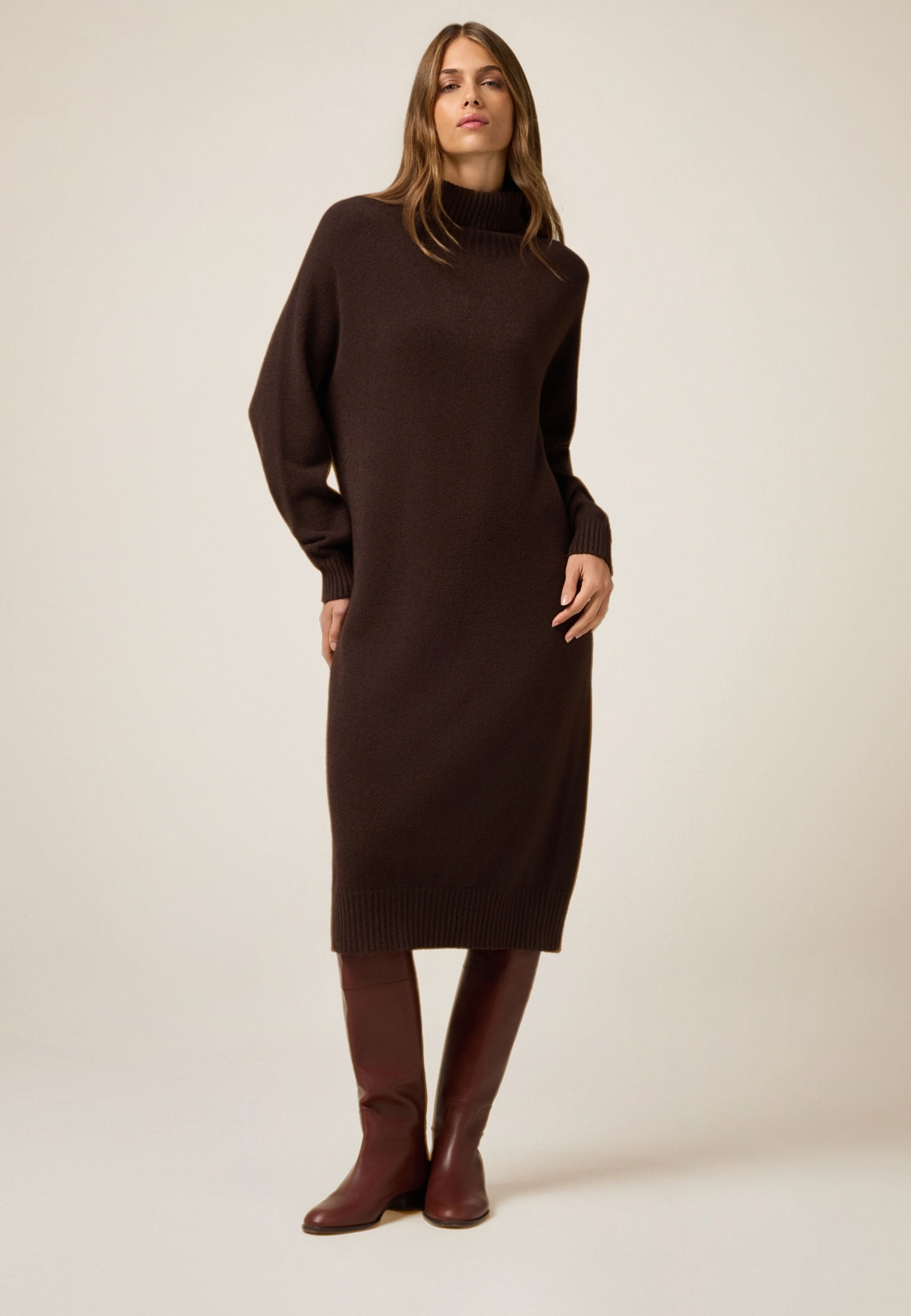 Robe oversize col roulé, OLTRE