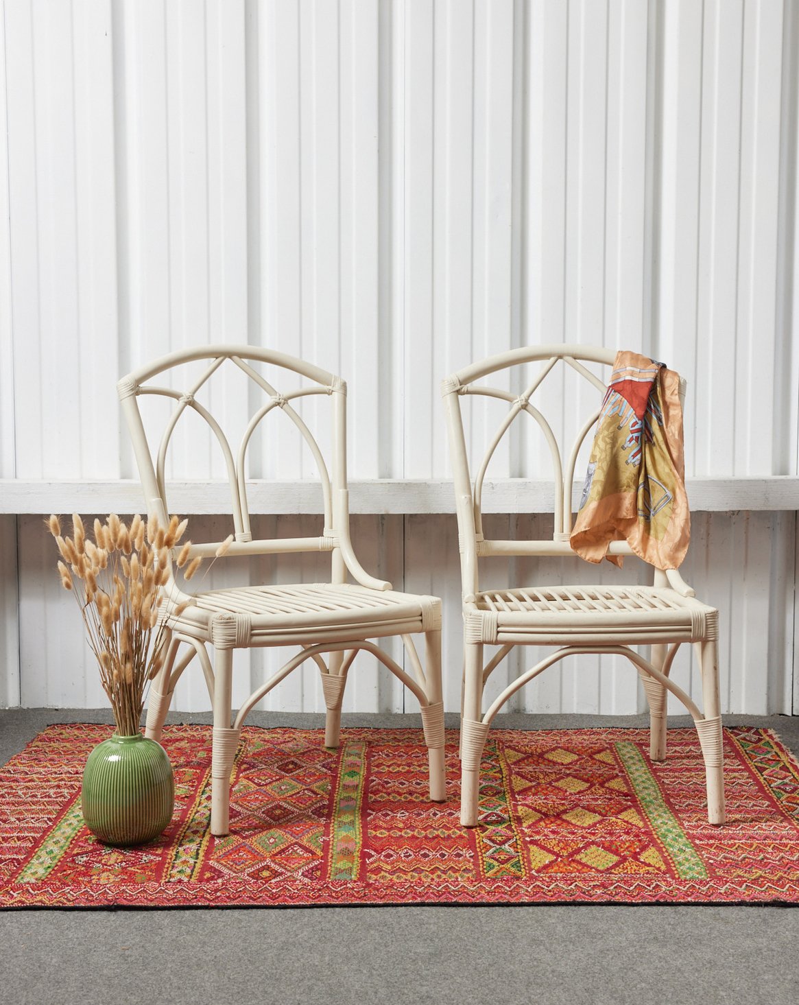 Paire de fauteuils en rotin blanc Ernest N°800 - Bon état, DEBONGOUT