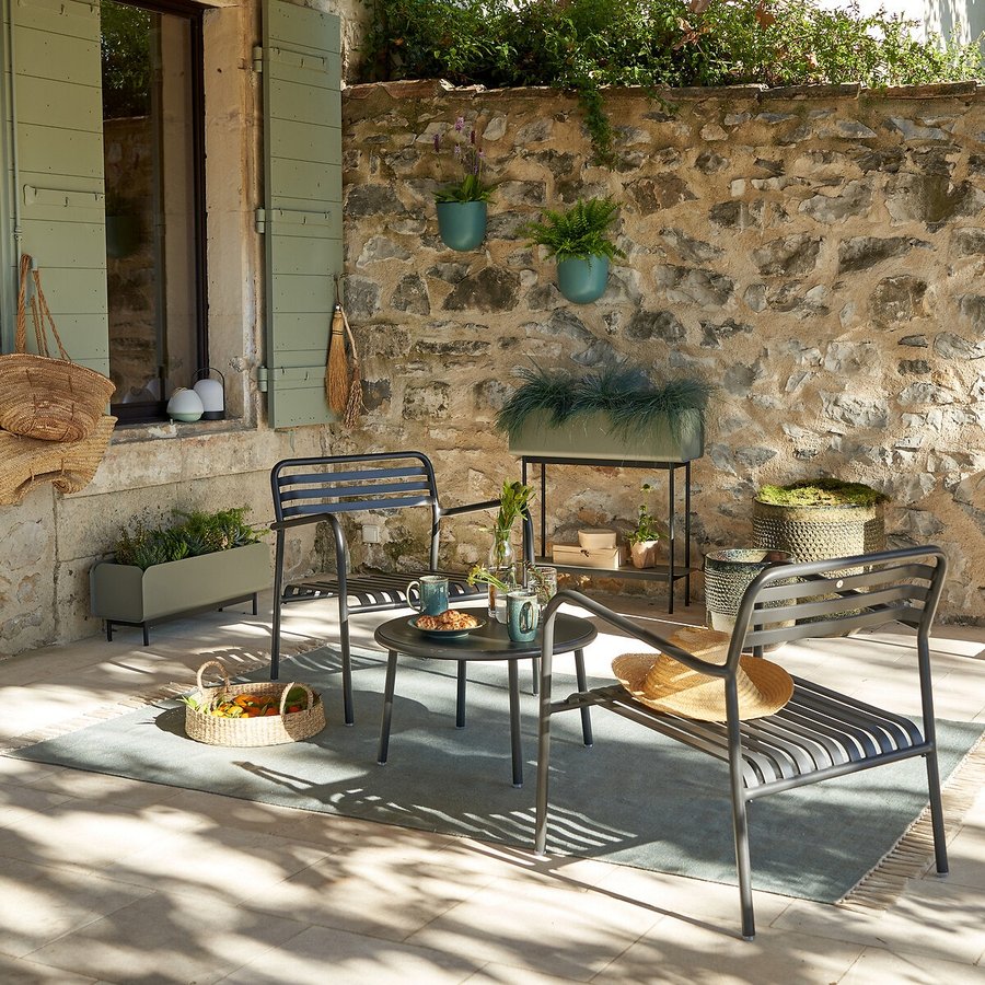 Les règles d'or pour entretenir votre mobilier d'extérieur et le garder comme neuf.