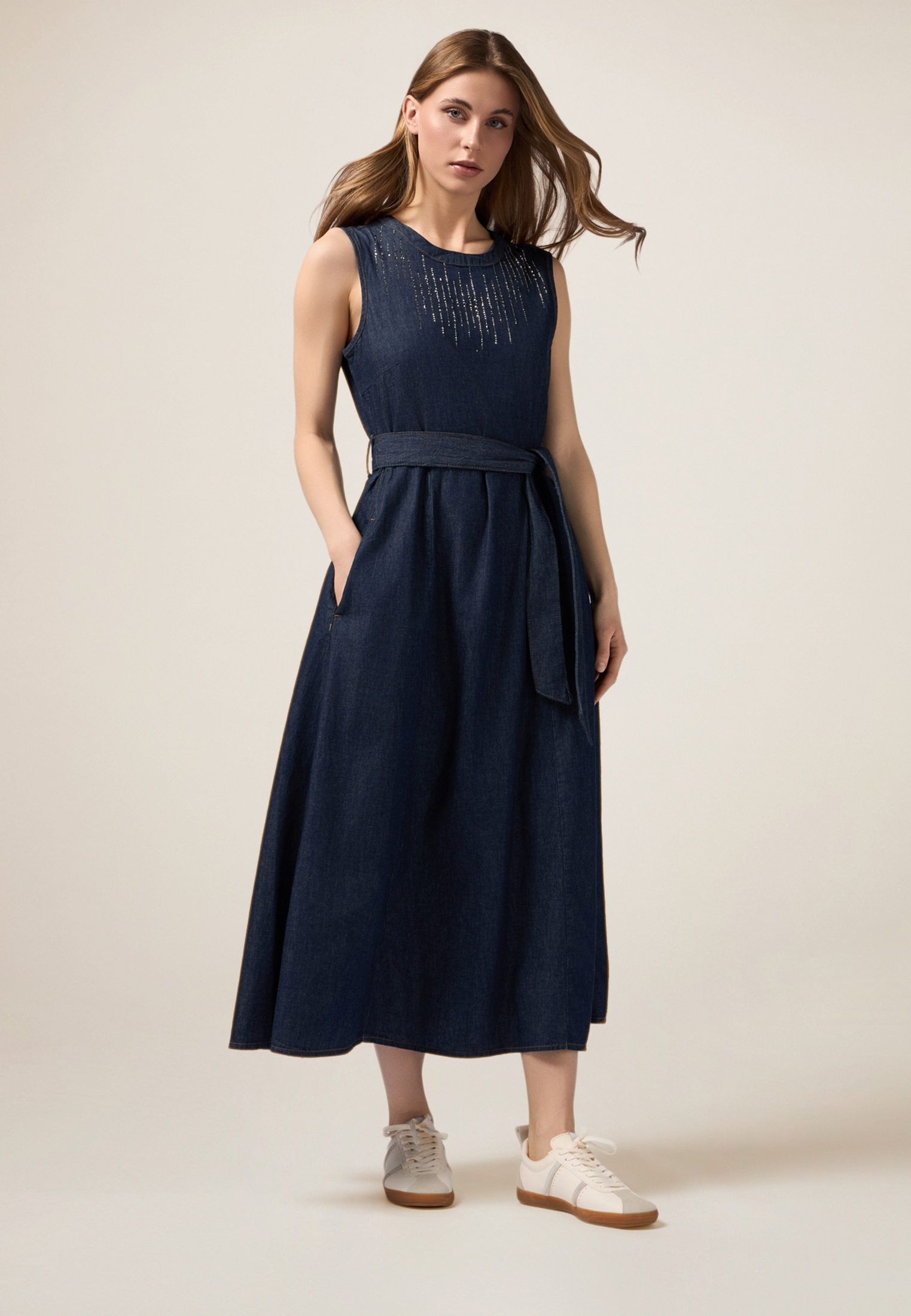 Robe longue en denim avec micro-cristaux, OLTRE