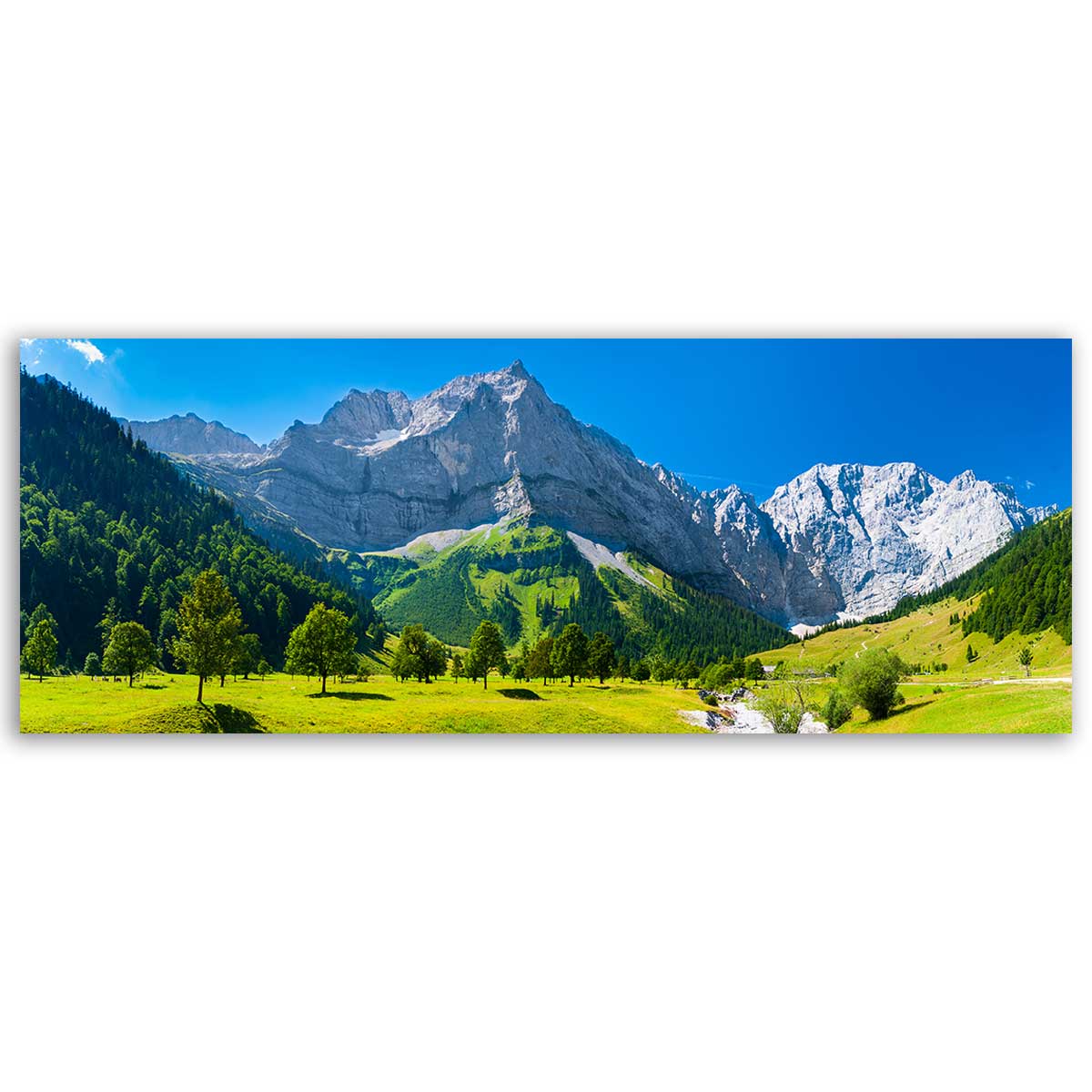 Tableau panoramique alpages lumineux et sommets alpins ciel bleu, HEXOA