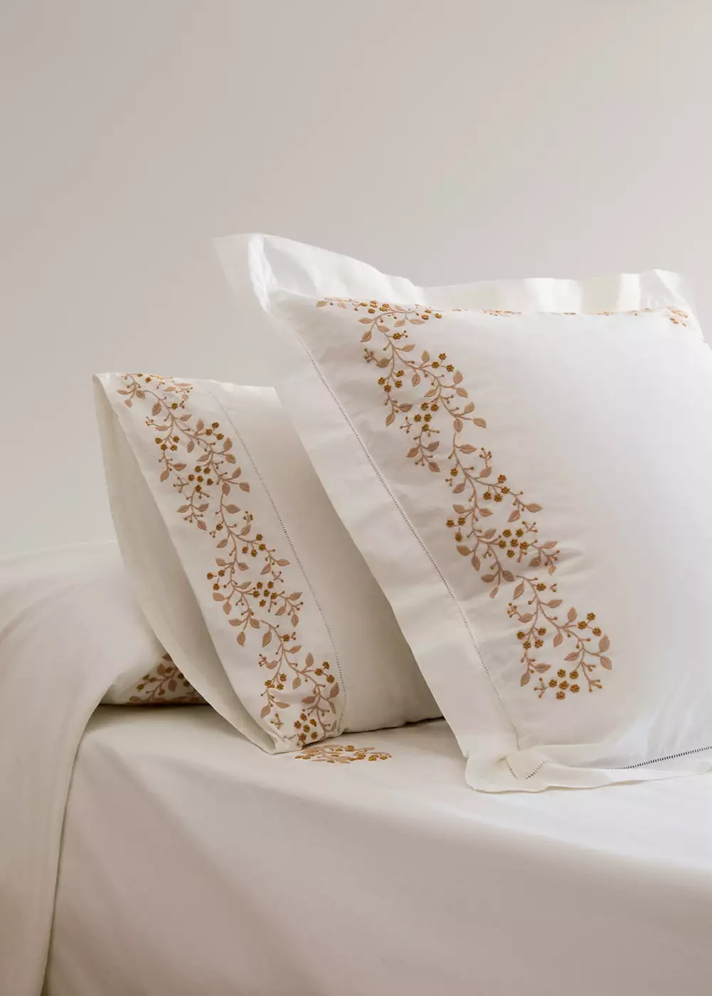 Taie d'oreiller en percale de coton broderie fleur 50x75 cm, MANGO HOME